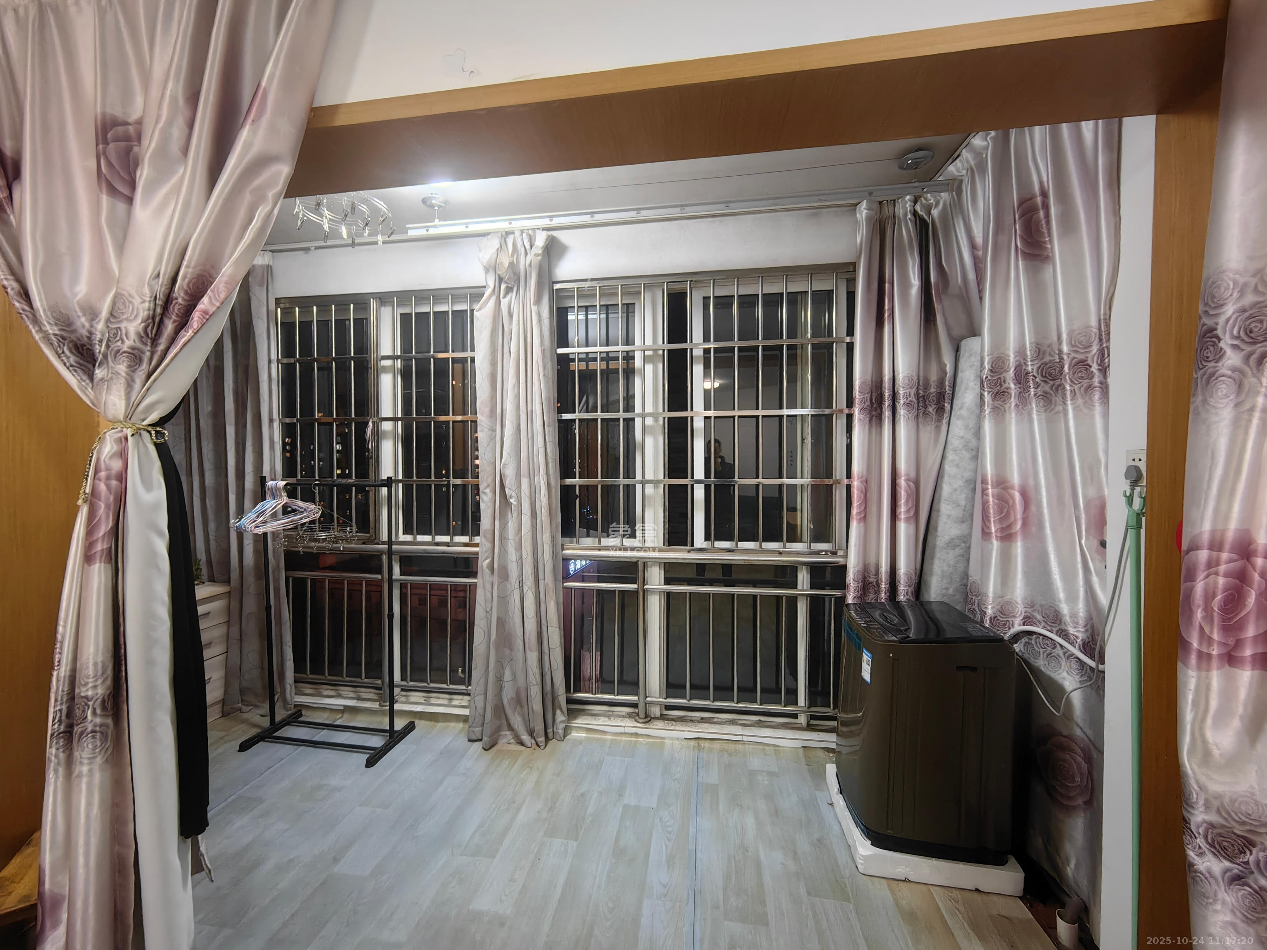 新芙蓉之都  1室1厅1卫    1600.0元/月室内图