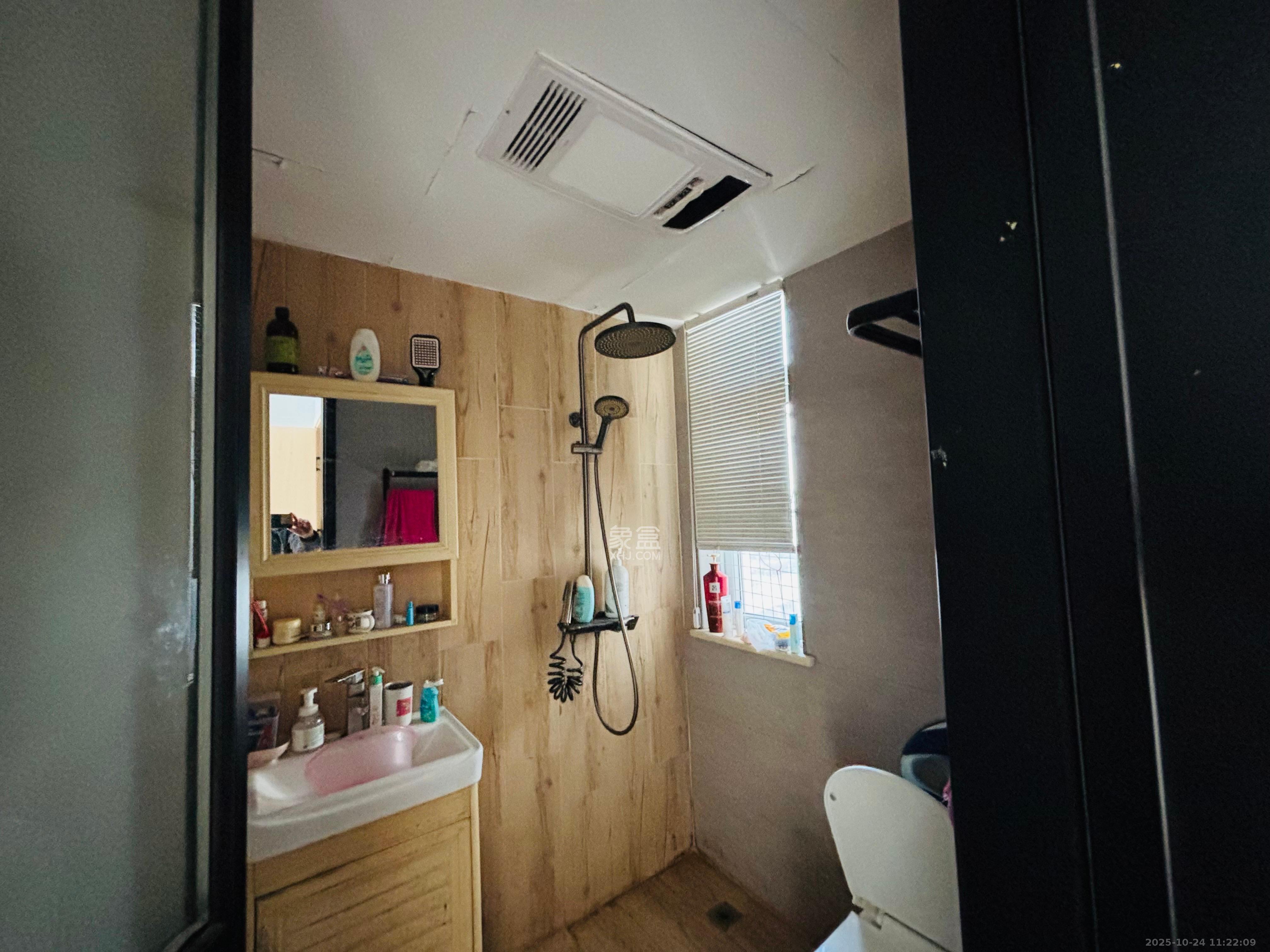 和悦城(蟠龙景苑)  3室2厅2卫    2300.0元/月室内图