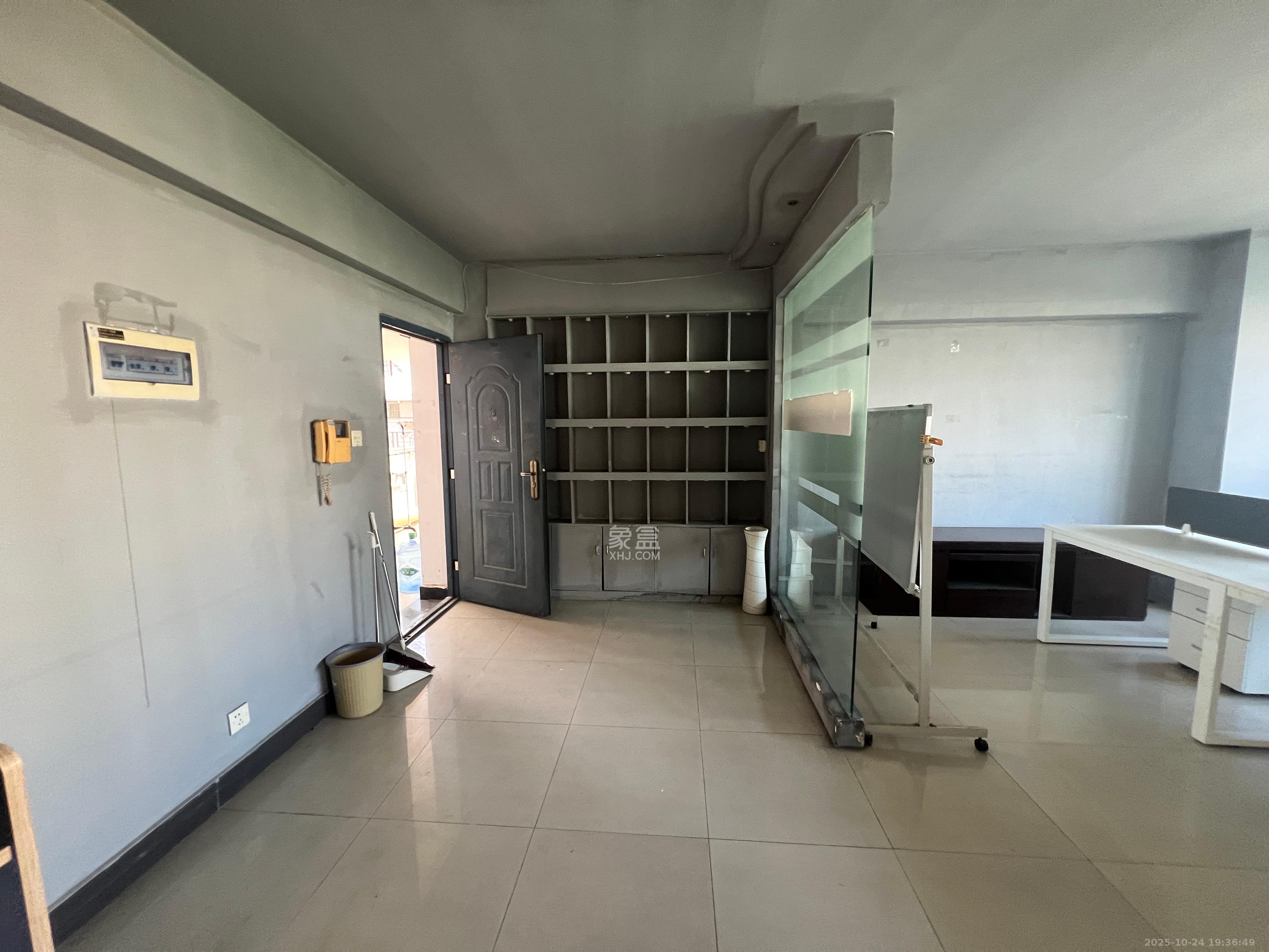 都市先锋  2室1厅1卫    1800.0元/月室内图