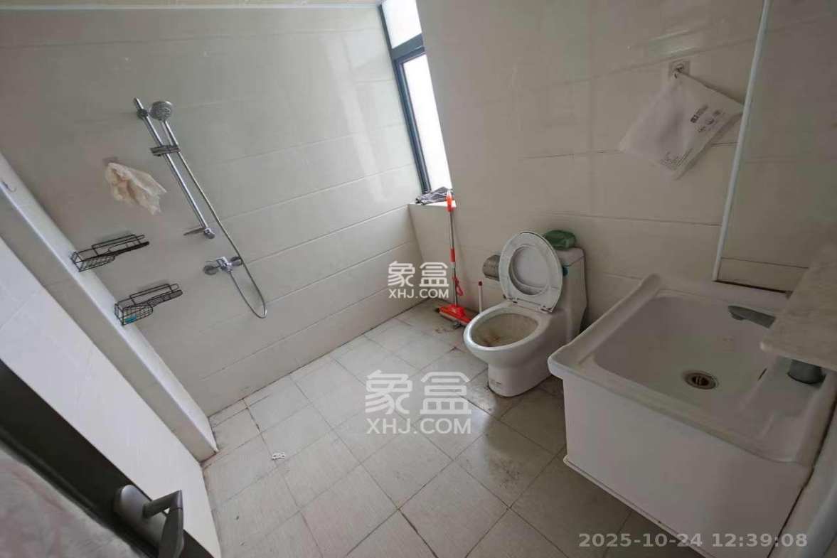 西子花苑  3室2厅1卫    3200.0元/月 西子花苑  3室2厅1卫    3200.0元/月室内图