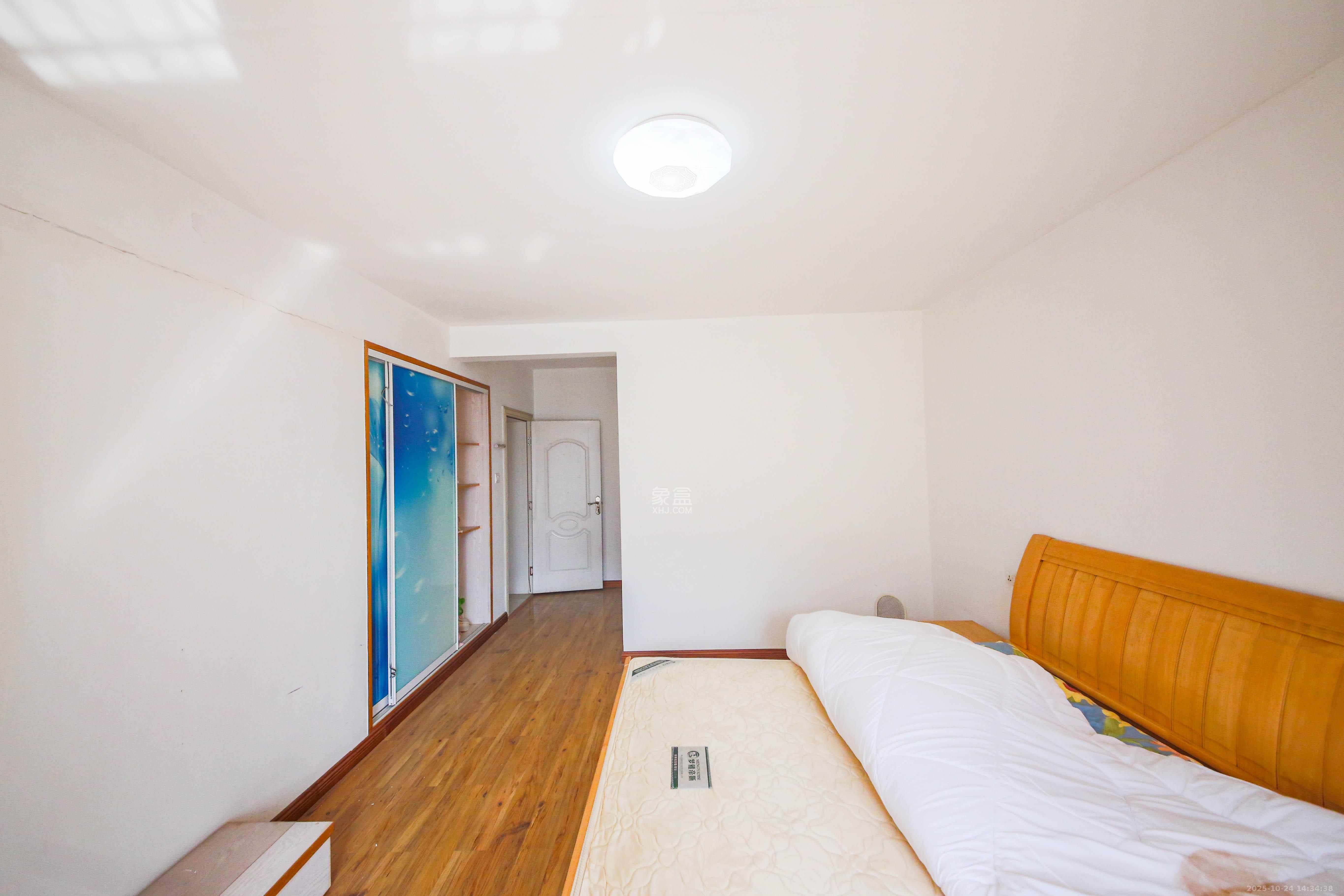 新悦家园  3室2厅2卫    74.0万卧室