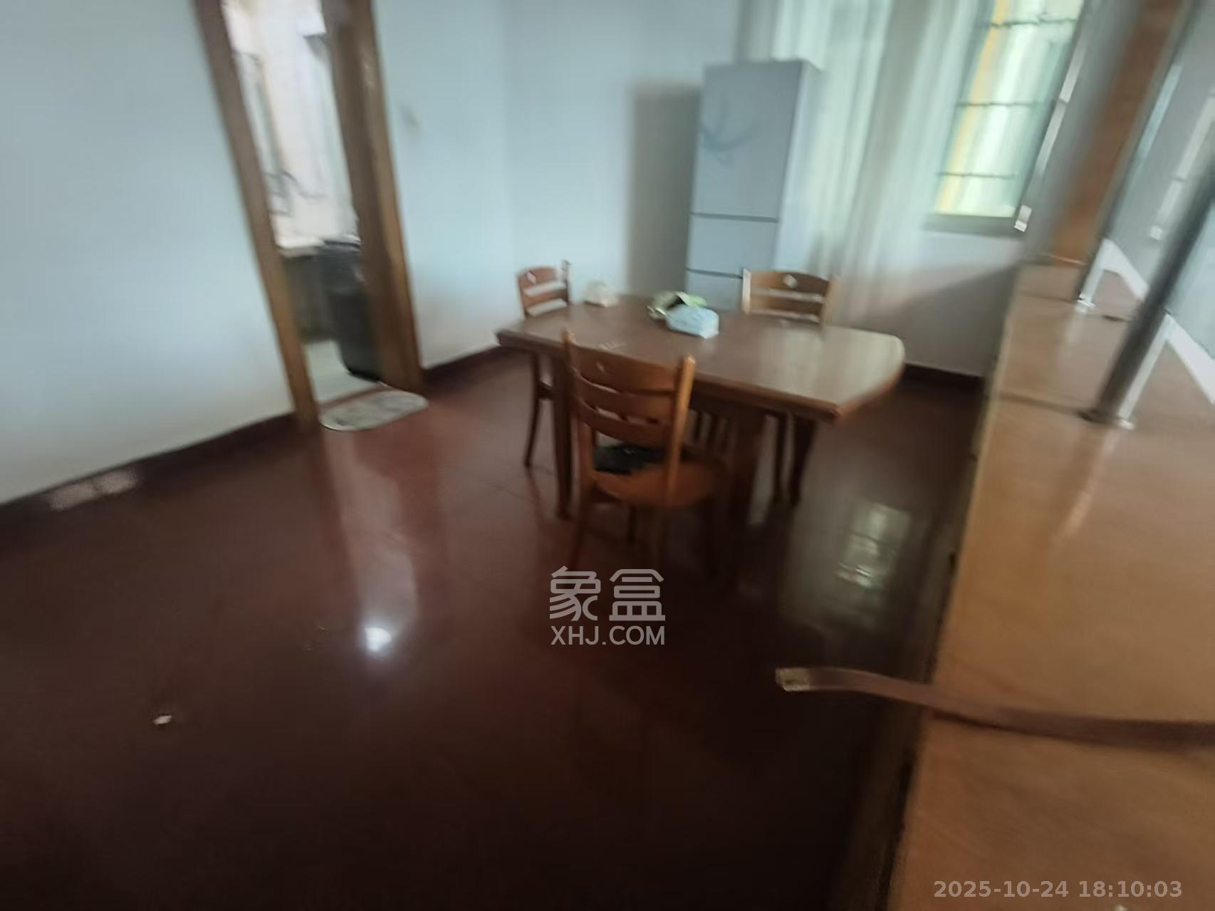 市建委宿舍  4室2厅1卫    2300.0元/月 市建委宿舍  4室2厅1卫    2300.0元/月室内图