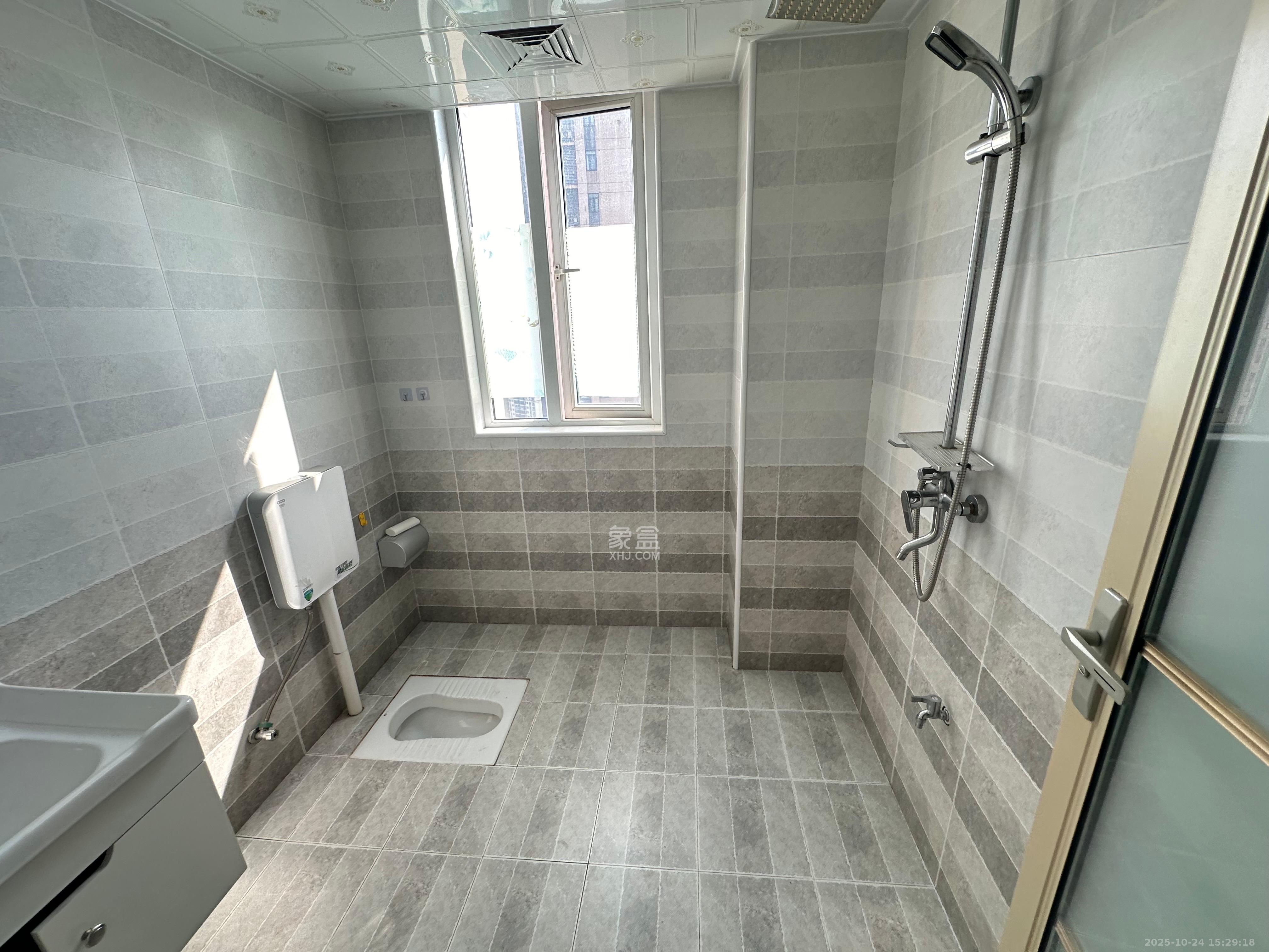 朝正美苑  3室2厅2卫    2500.0元/月室内图