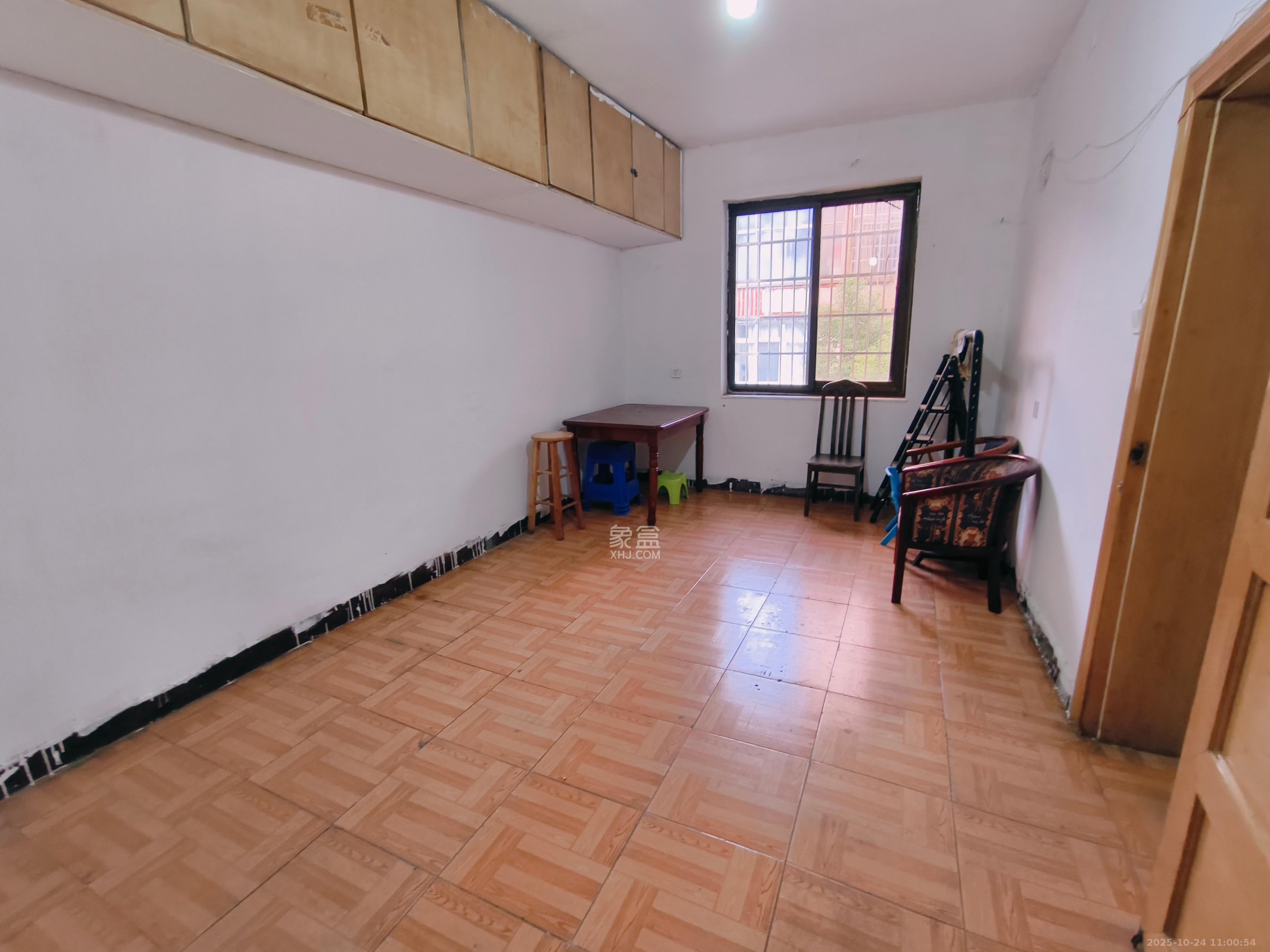 妹子山社区(曙光社区)  2室1厅1卫    800.0元/月 妹子山社区(曙光社区)  2室1厅1卫    800.0元/月室内图