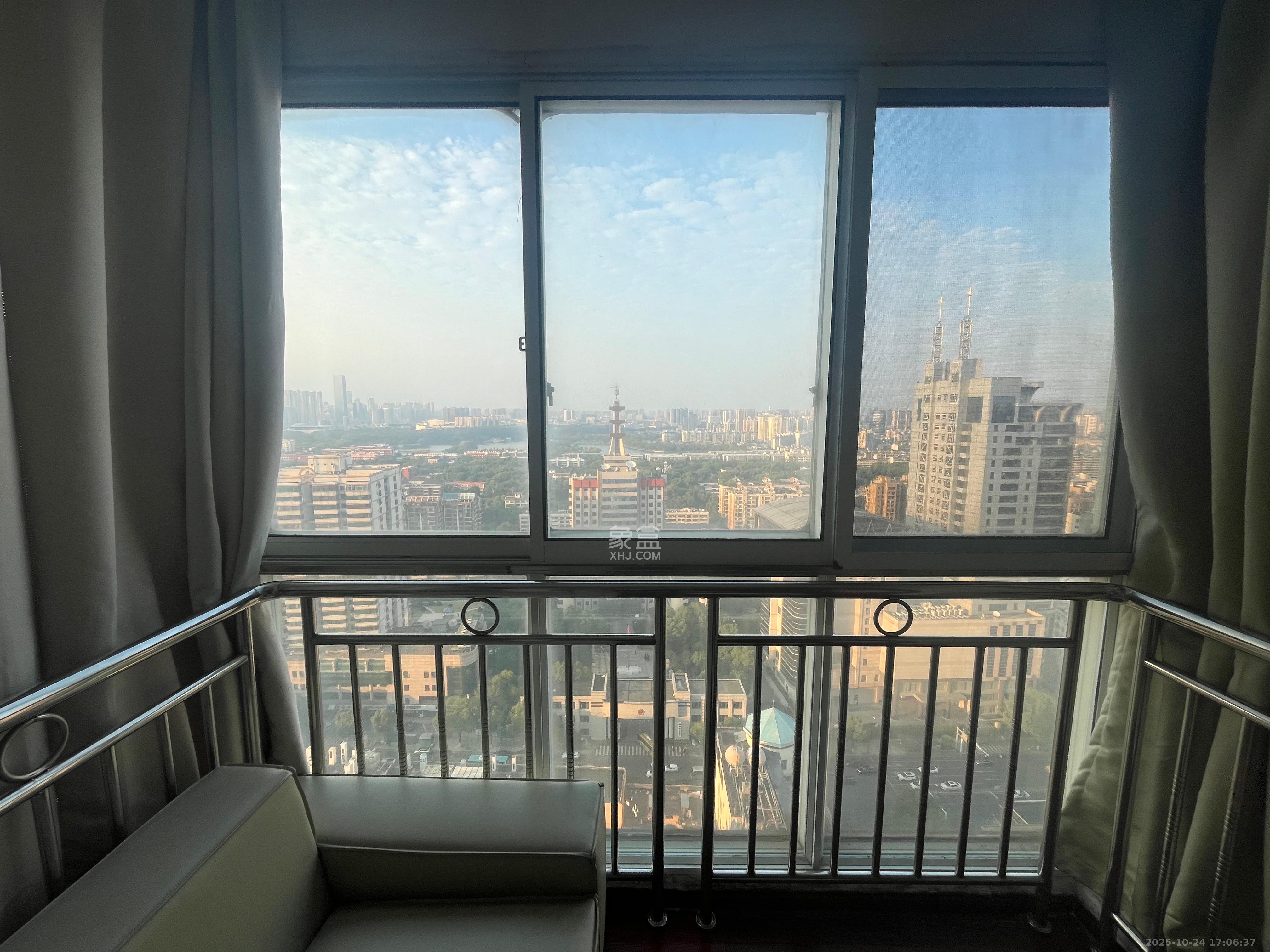 新楚天扶华庭  2室1厅1卫    2300.0元/月 新楚天扶华庭  2室1厅1卫    2300.0元/月室内图1