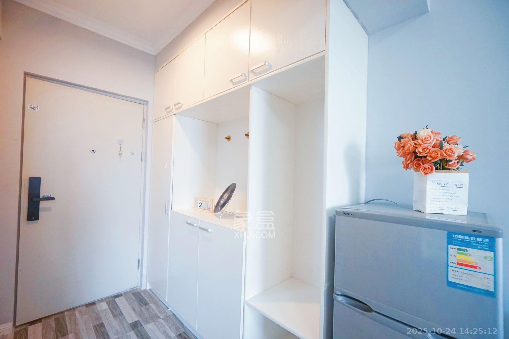 三万英尺  1室1厅1卫    2000.0元/月室内图