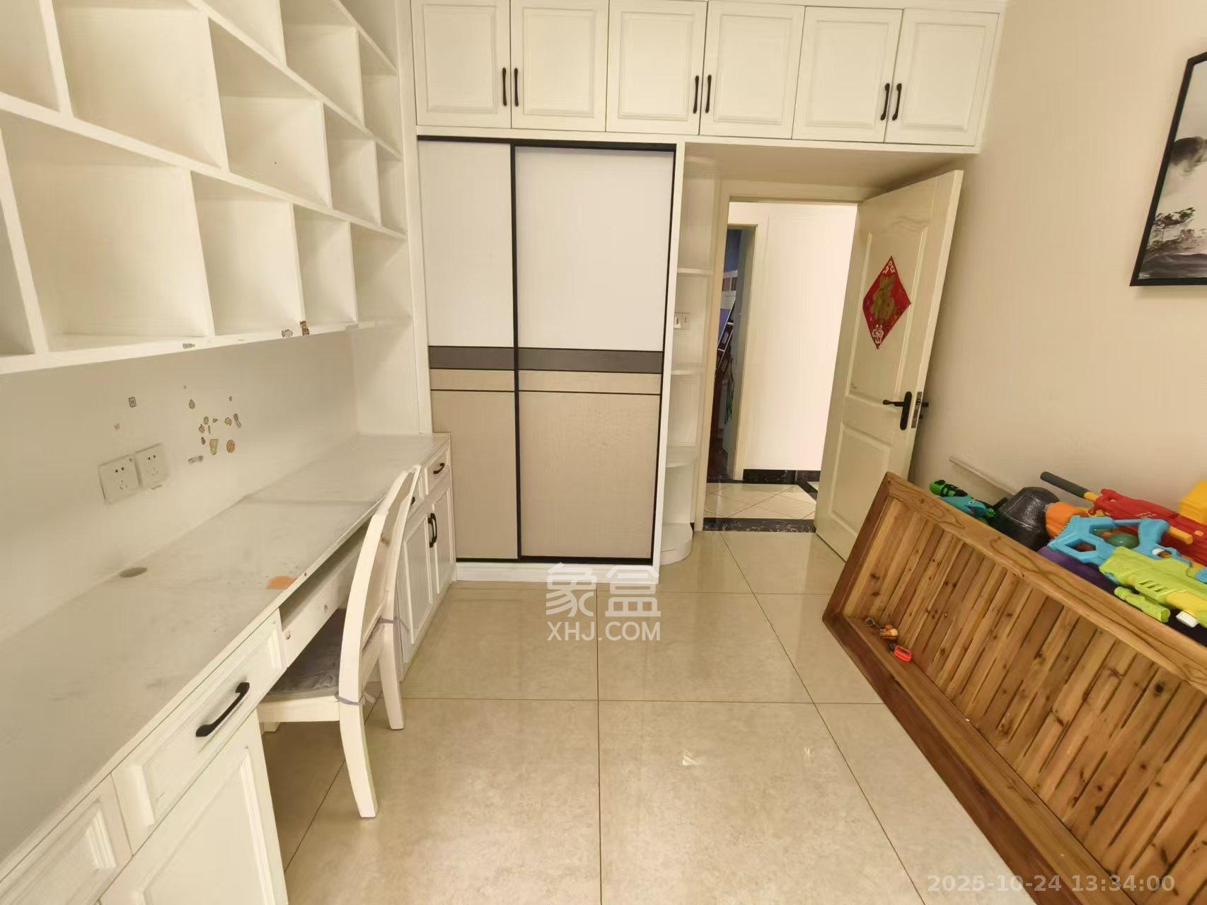 未来漫城 4室2厅2卫 3300.0元/月 未来漫城 4室2厅2卫 3300.0元/月室内图