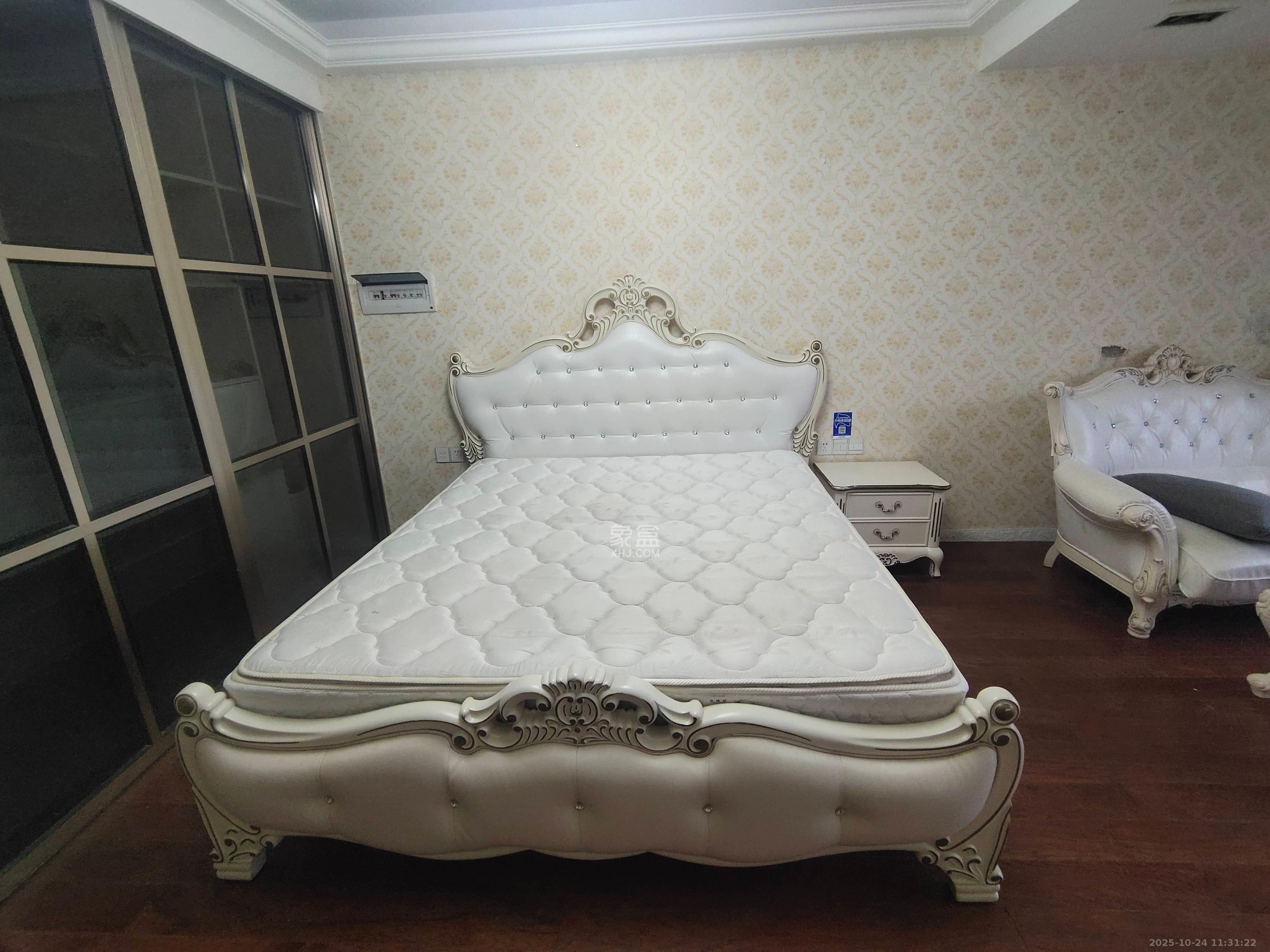 壹号公馆  1室1厅1卫    2100.0元/月室内图