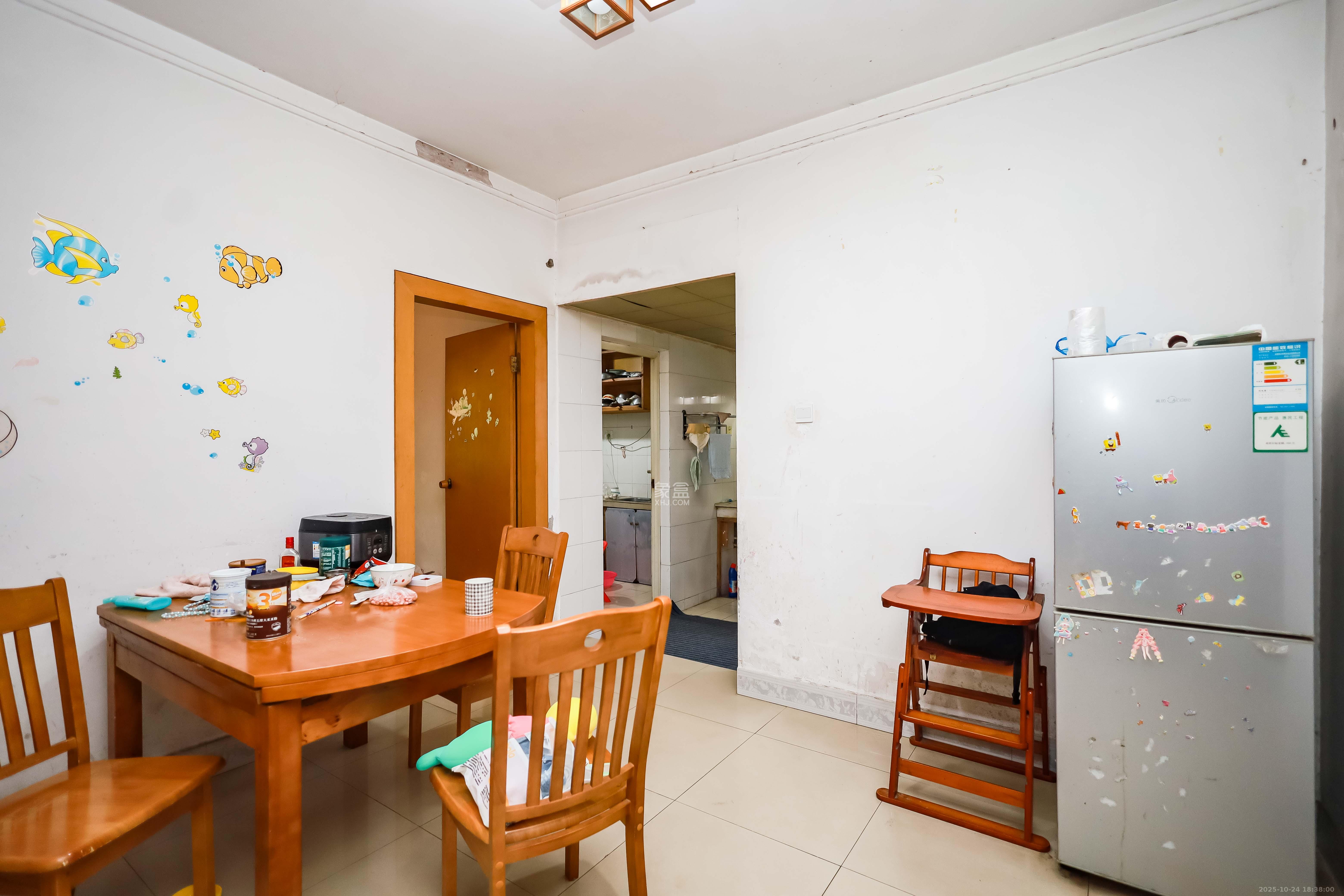 咸嘉新村嘉明苑 3室2厅2卫 76.8万 咸嘉新村嘉明苑 3室2厅2卫 76.8万客厅