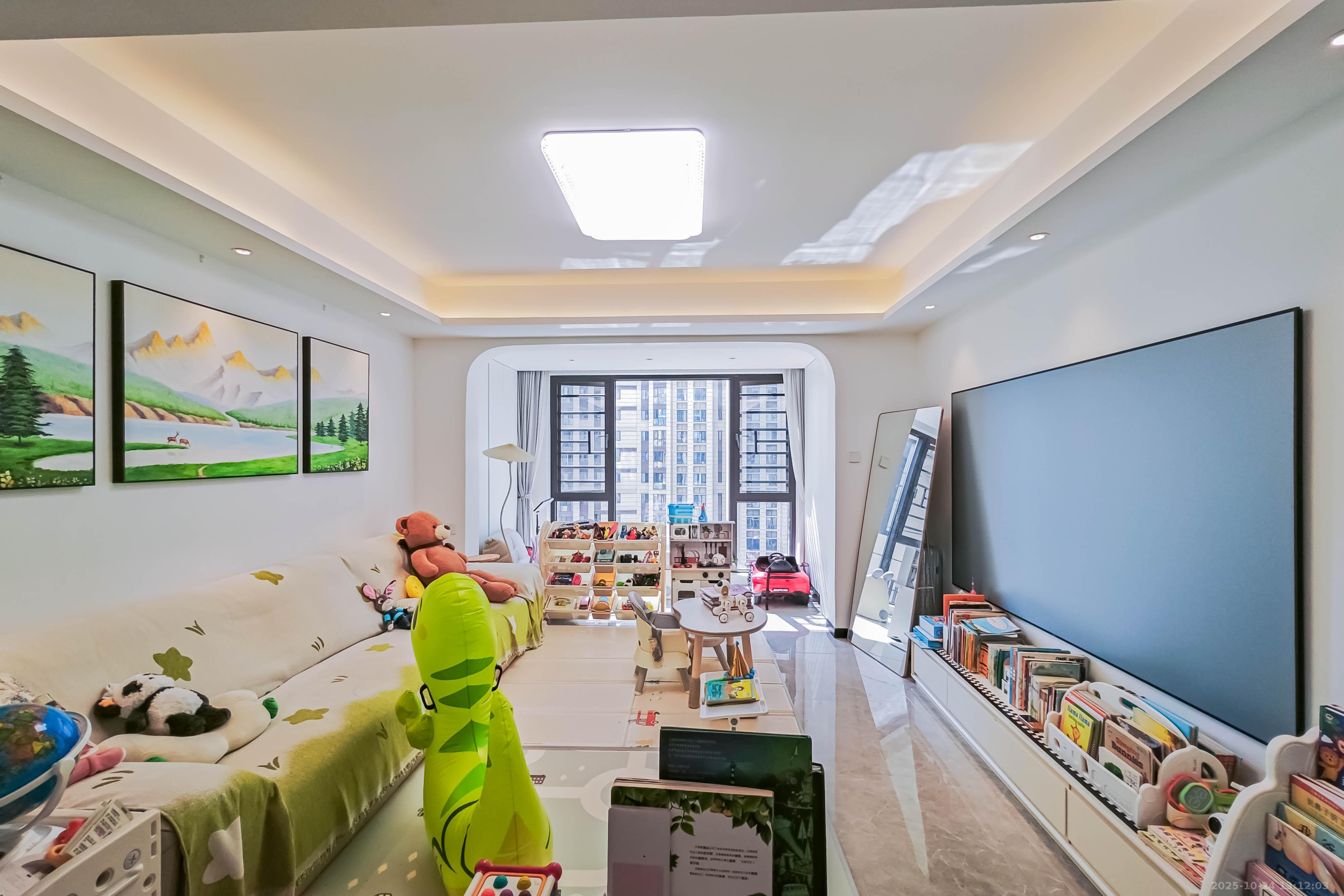 臻园  4室2厅2卫    175.0万 臻园  4室2厅2卫    175.0万客厅