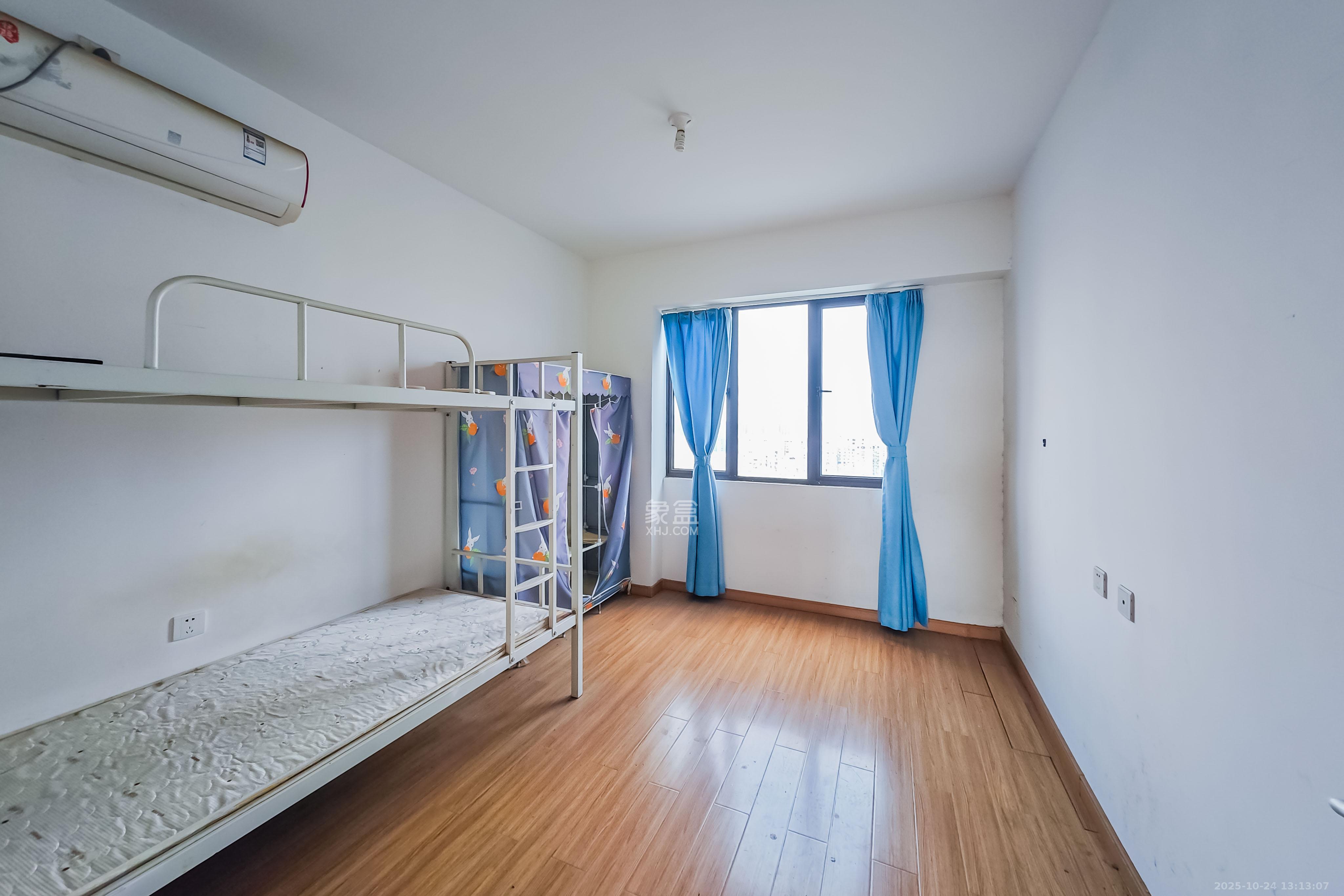 旭辉国际广场（永升商业广场）  4室2厅2卫    170.0万卧室