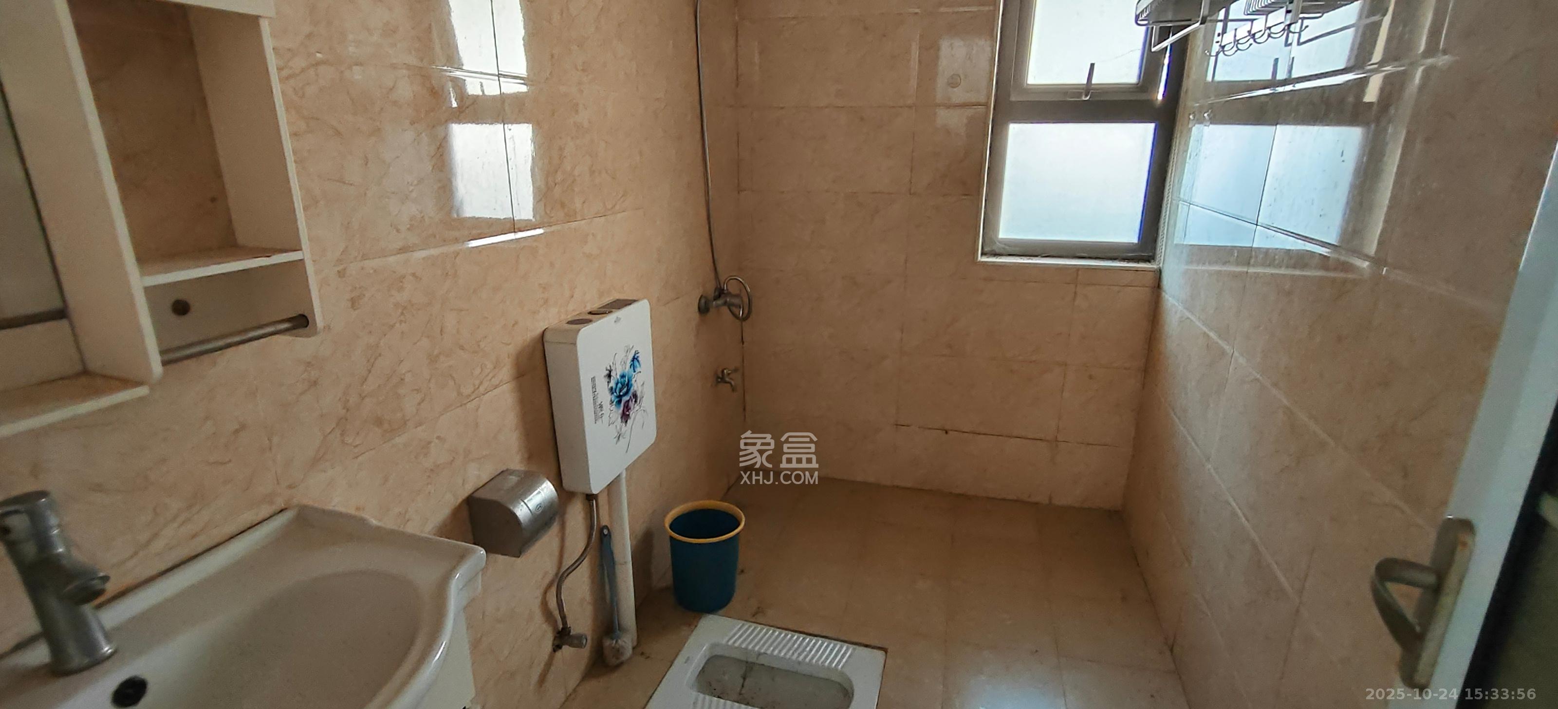 怡海星城  3室2厅1卫    1800.0元/月室内图