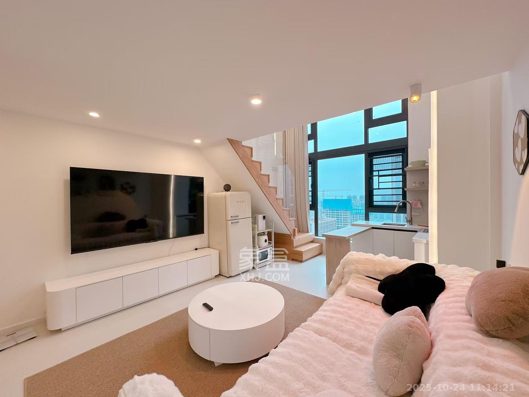 卓越中寰  1室1厅1卫    4000.0元/月 卓越中寰  1室1厅1卫    4000.0元/月室内图