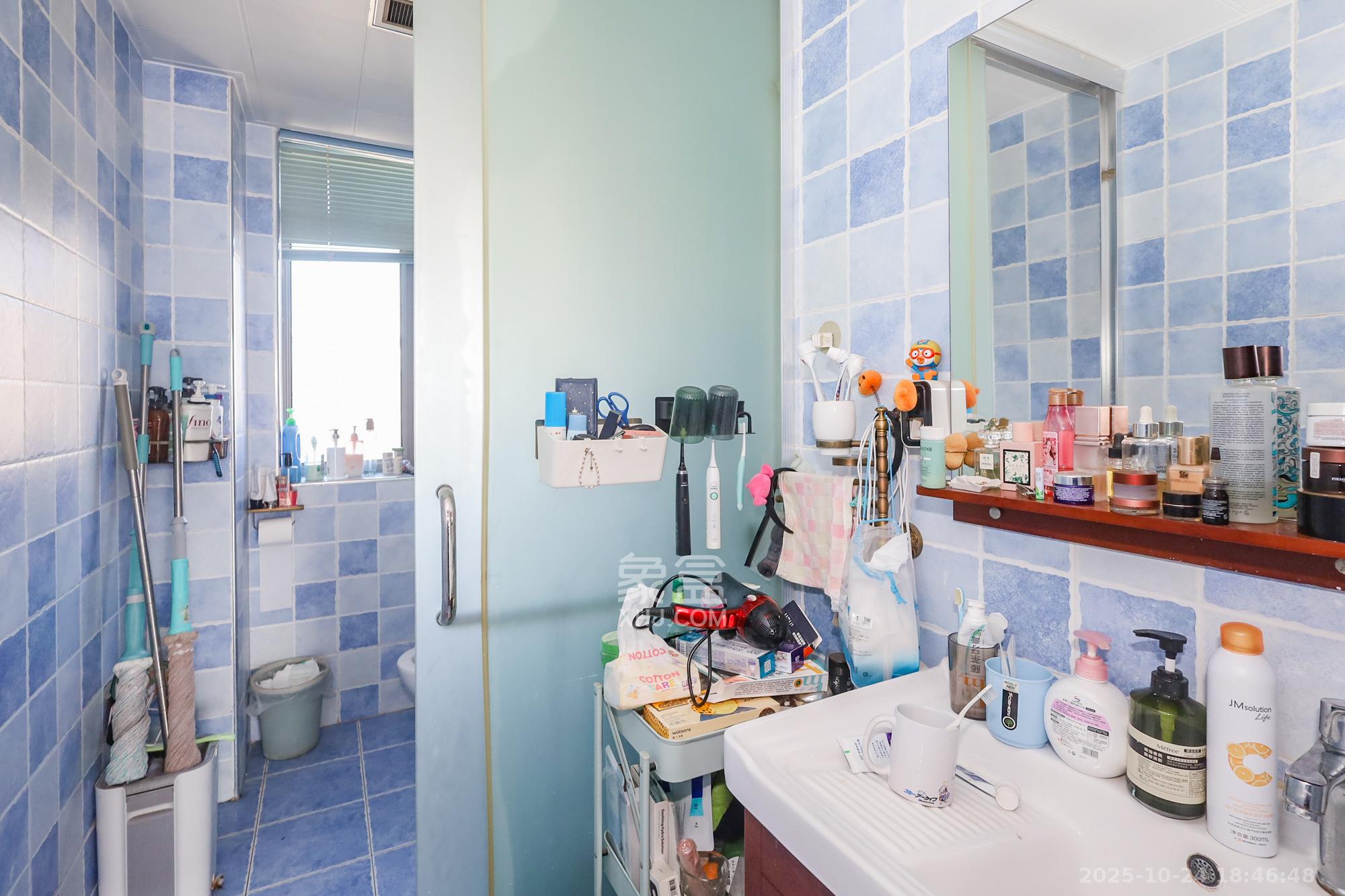 八方小区B区  4室2厅2卫    518.0万卫生间