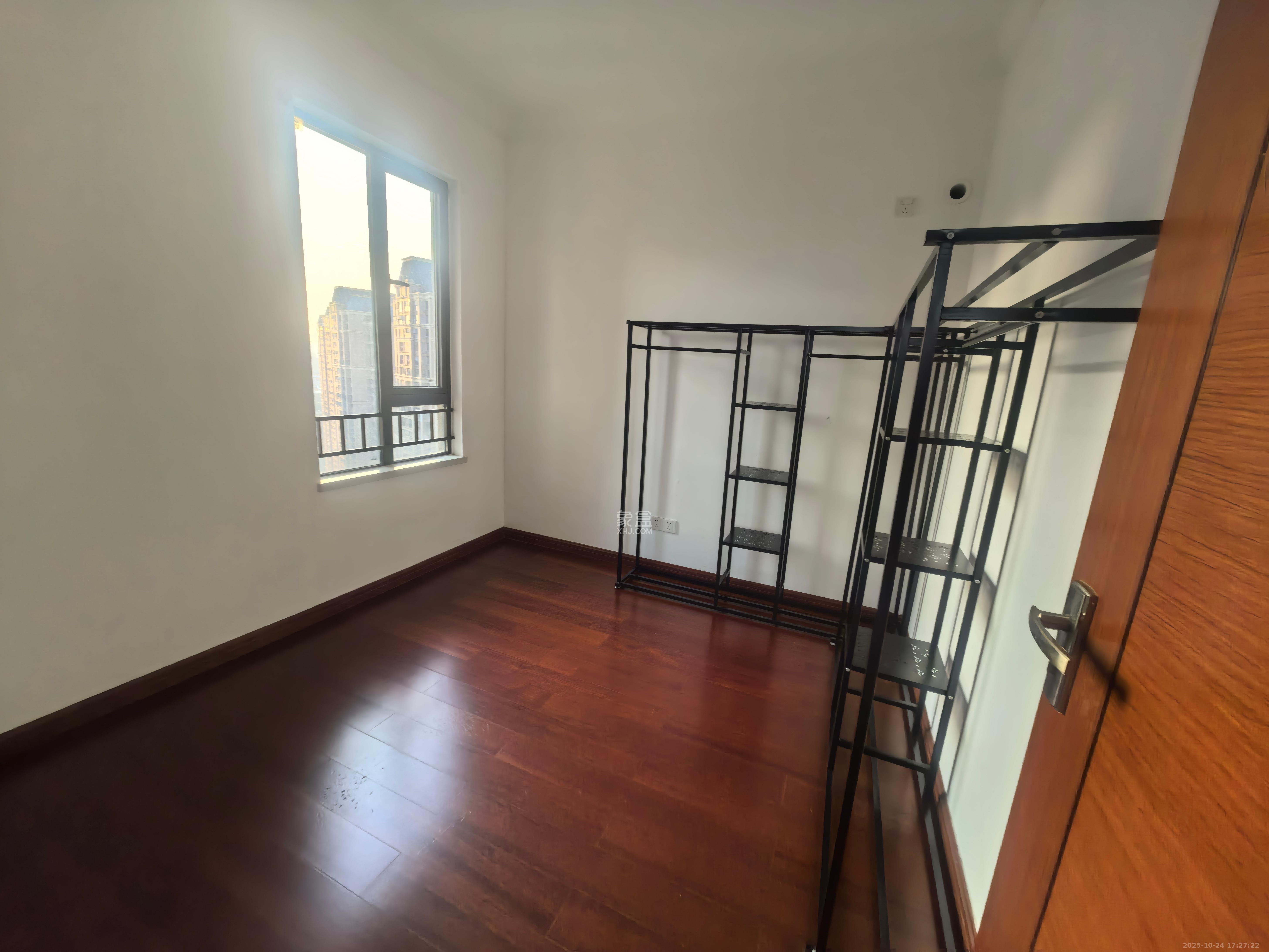 中海国际五期 3室2厅1卫 2000.0元/月 中海国际五期 3室2厅1卫 2000.0元/月室内图