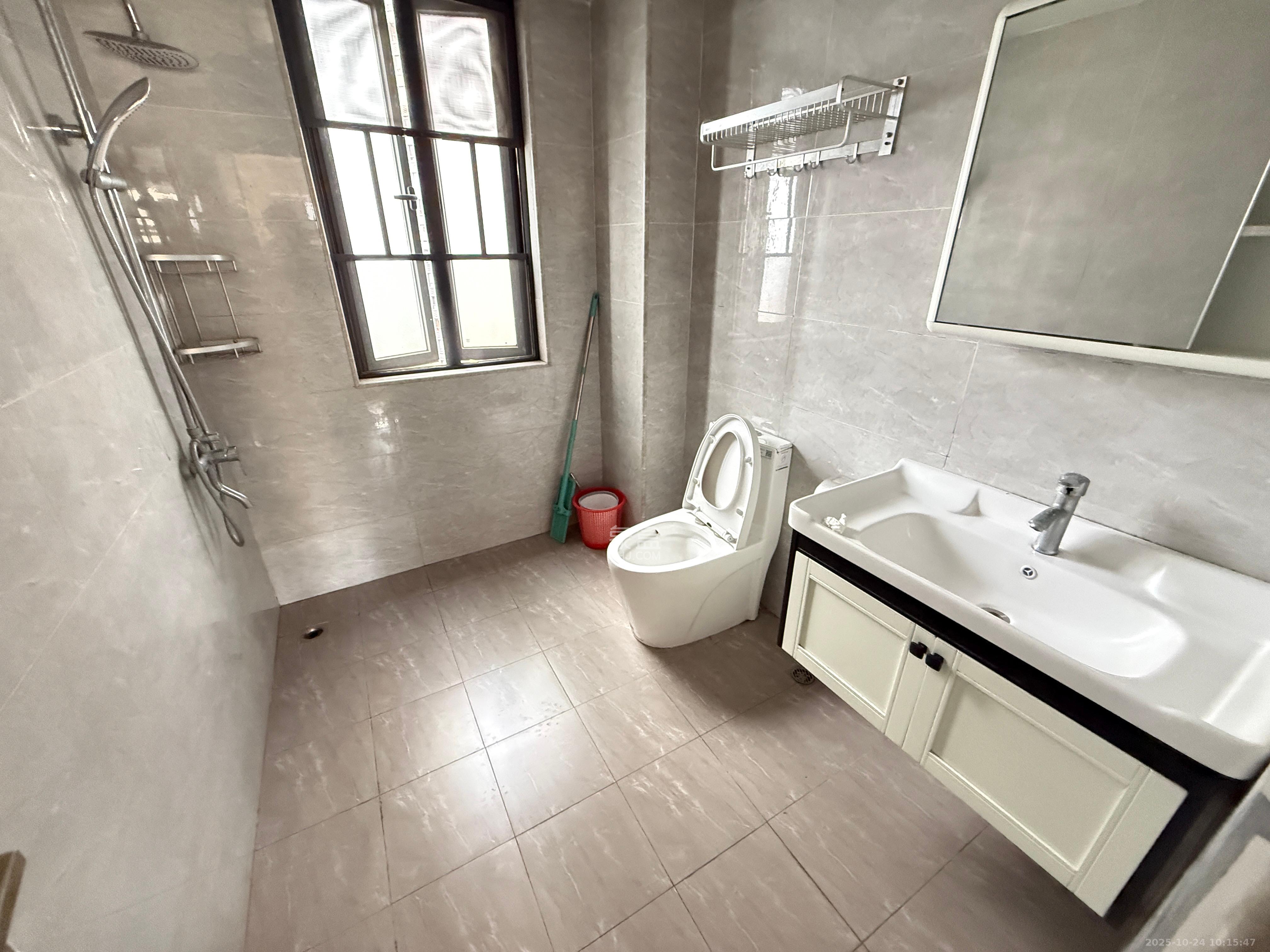 半山壹号 3室2厅2卫 2500.0元/月 半山壹号 3室2厅2卫 2500.0元/月室内图