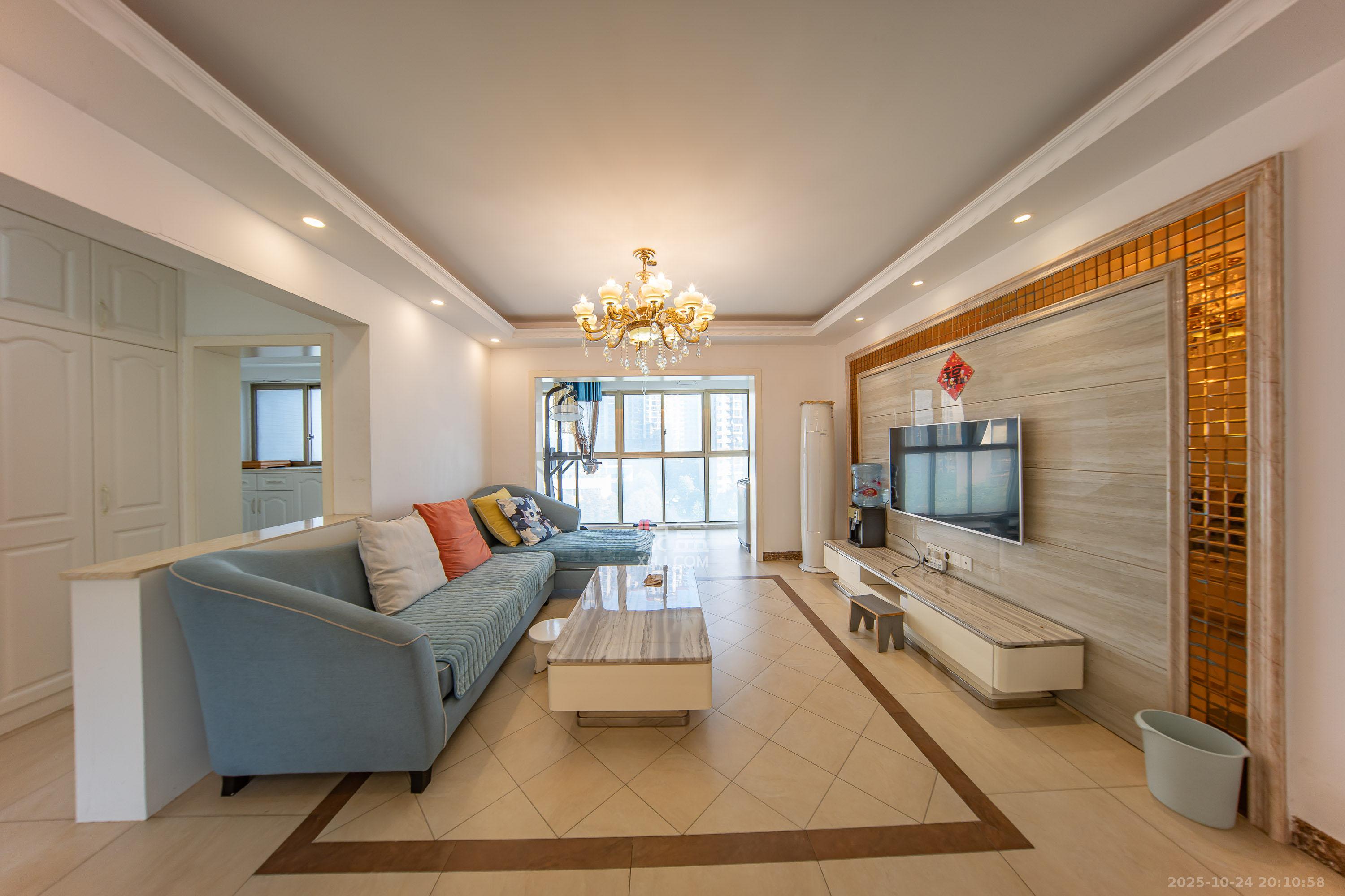 江山帝景哈佛  3室2厅2卫    128.0万客厅