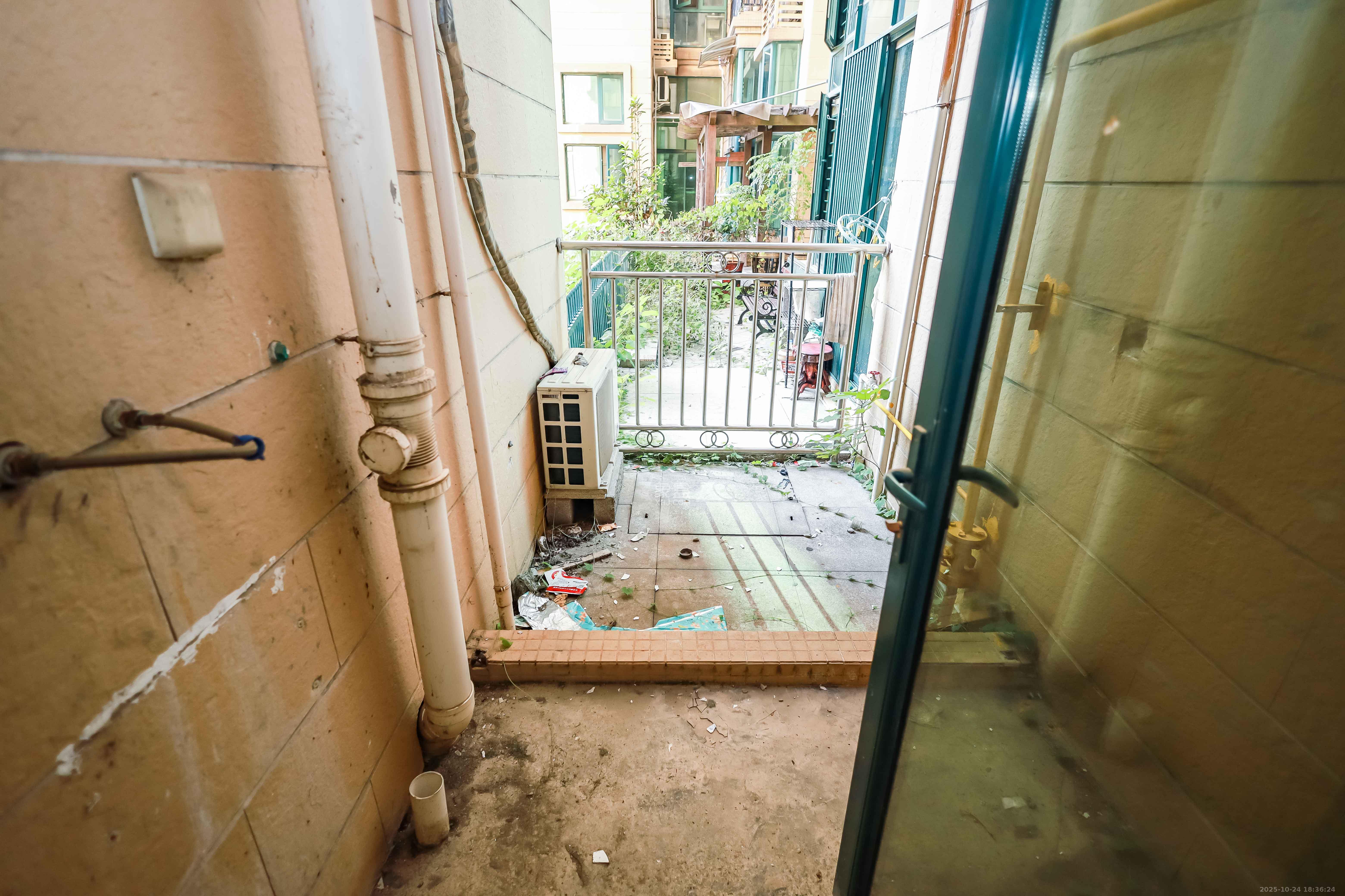 恒大华府 2室2厅1卫 140.0万 恒大华府 2室2厅1卫 140.0万阳台