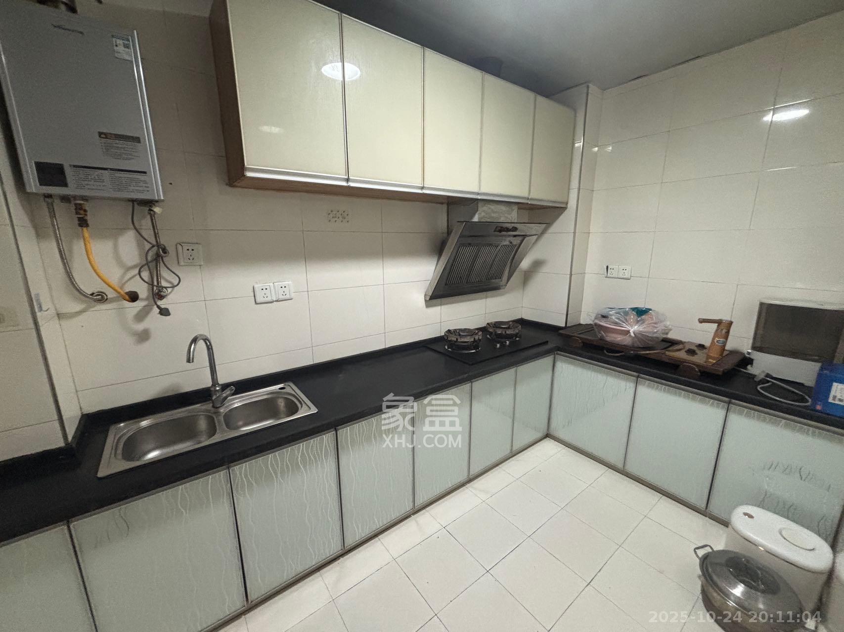 洞井二小区 3室2厅2卫 1800.0元/月 洞井二小区 3室2厅2卫 1800.0元/月室内图