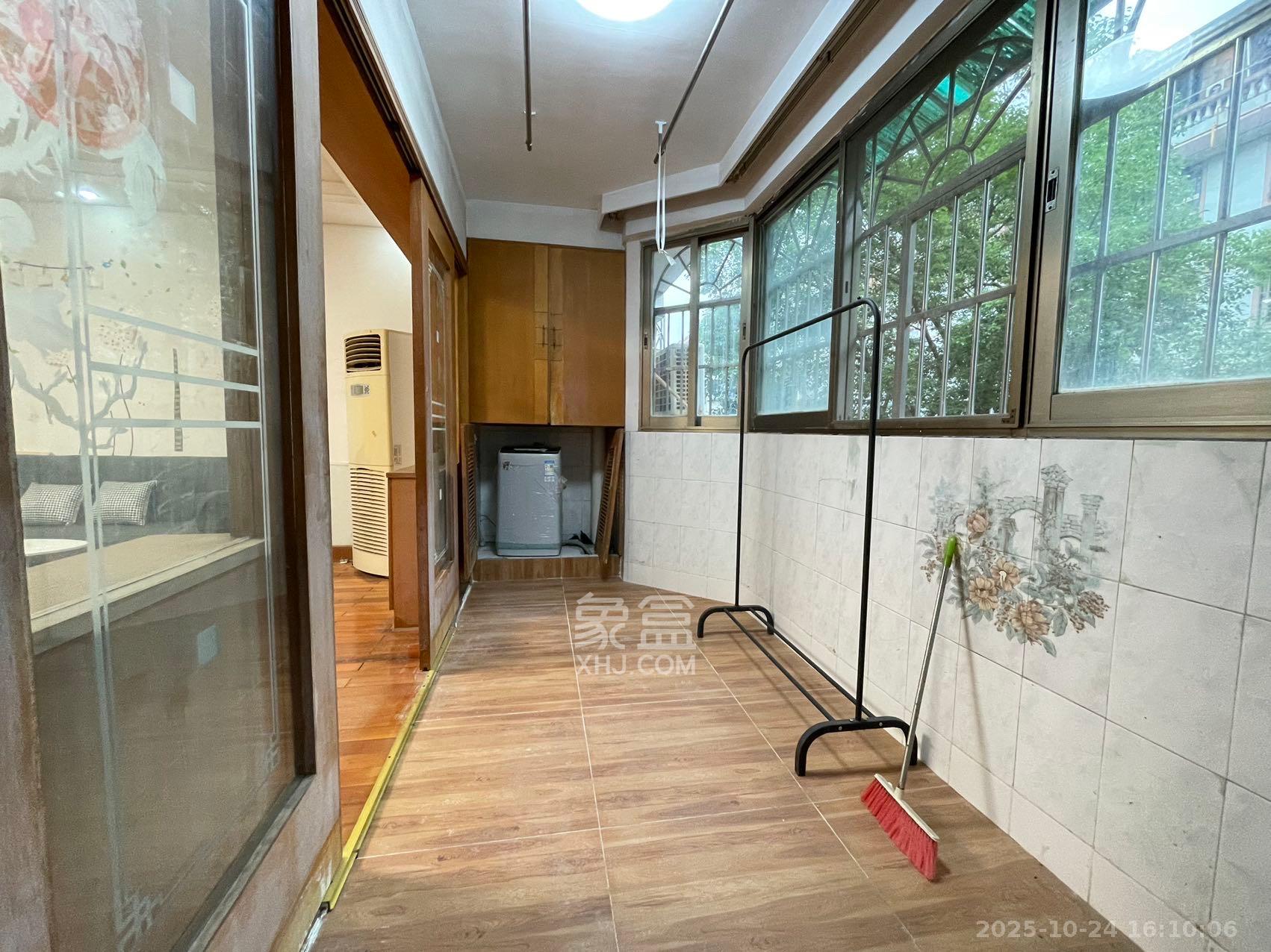 德政园 3室2厅1卫 1900.0元/月 德政园 3室2厅1卫 1900.0元/月室内图