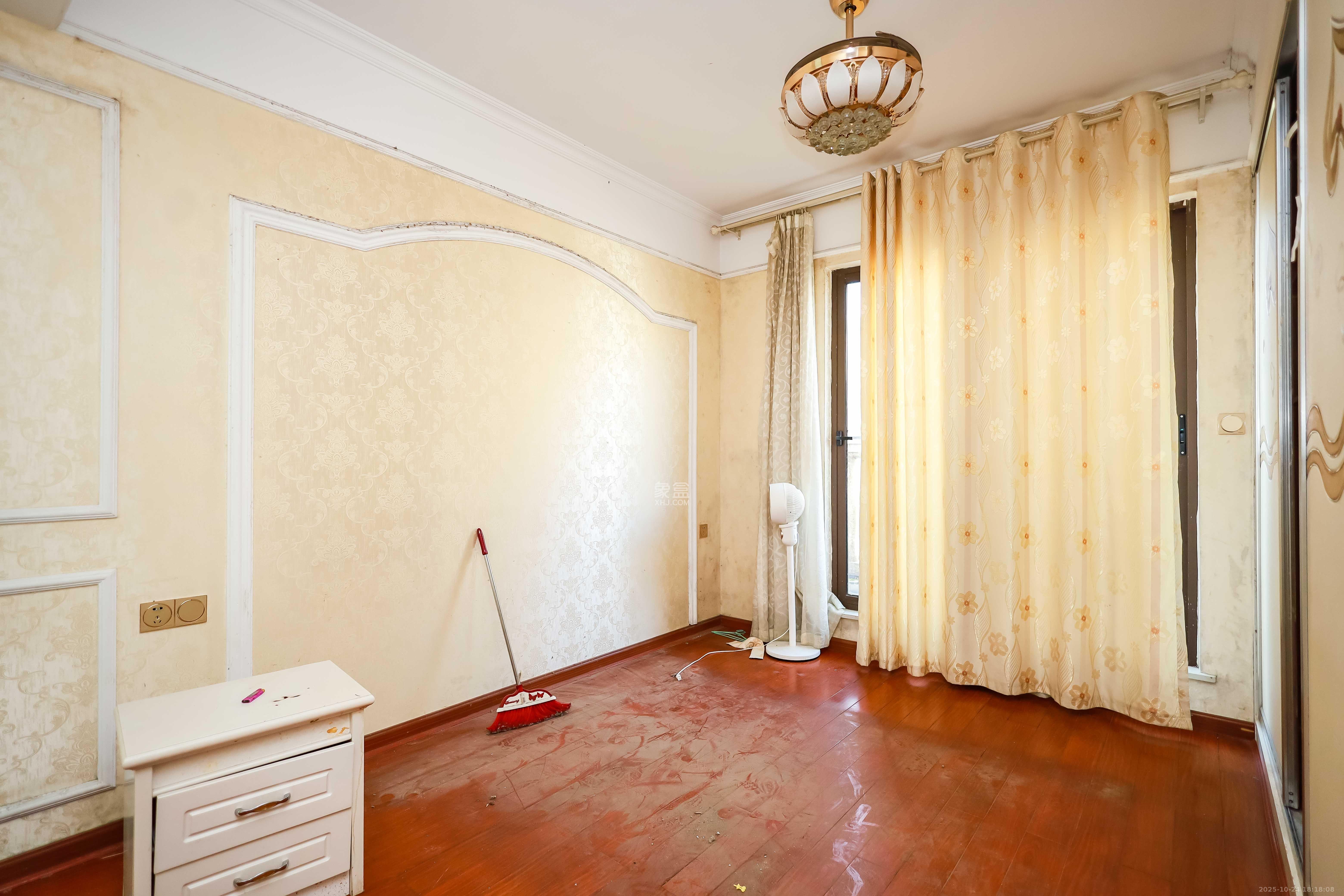 奥克斯缔壹城  3室2厅2卫    3500.0元/月