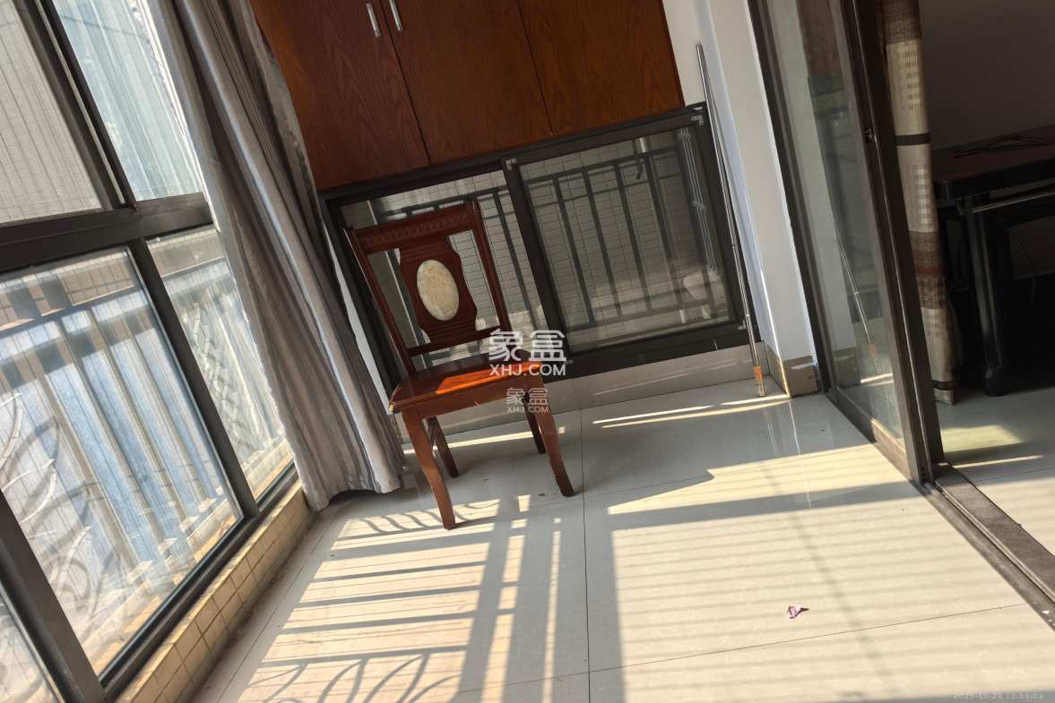 宏聚地中海  3室2厅2卫    2400.0元/月 宏聚地中海  3室2厅2卫    2400.0元/月室内图