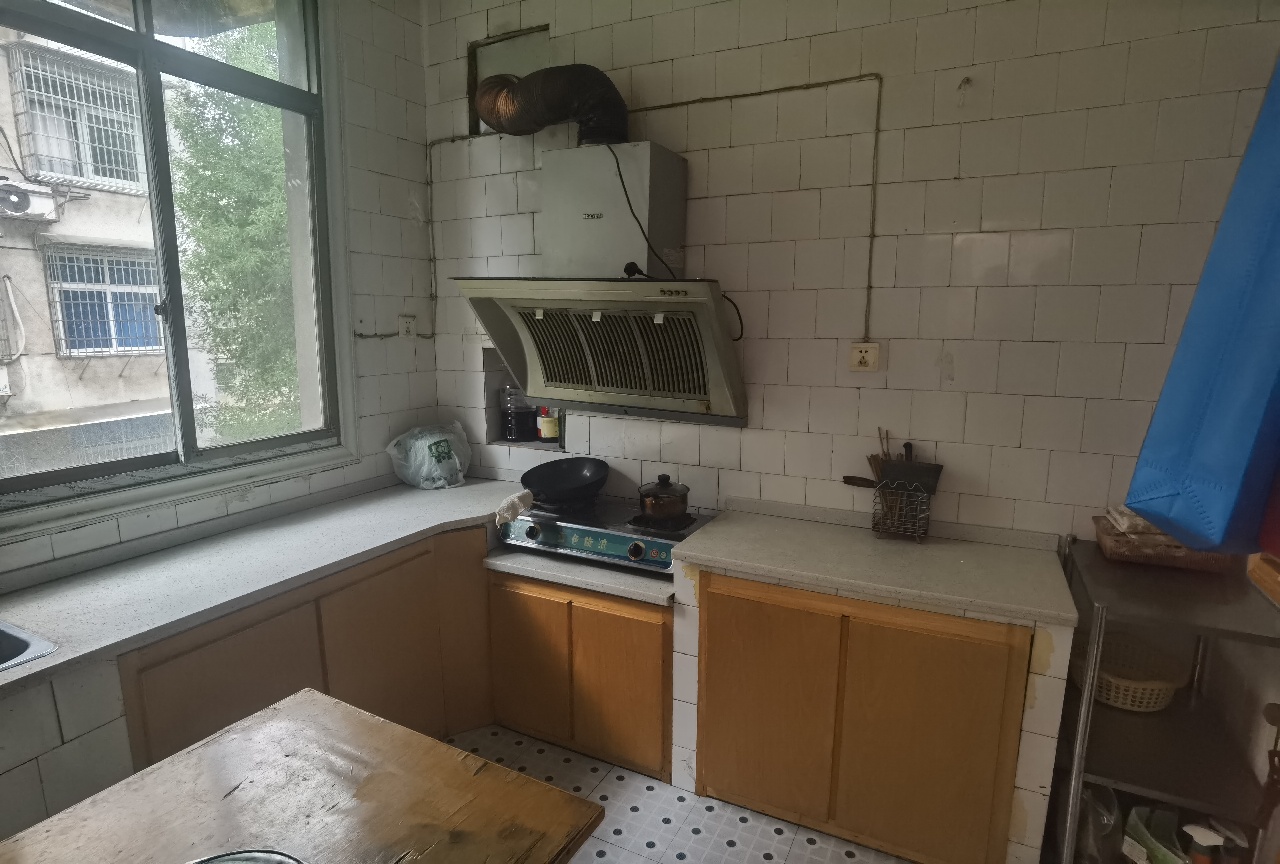 梓山社区(赫山法院宿舍）  3室2厅1卫    800.0元/月室内图