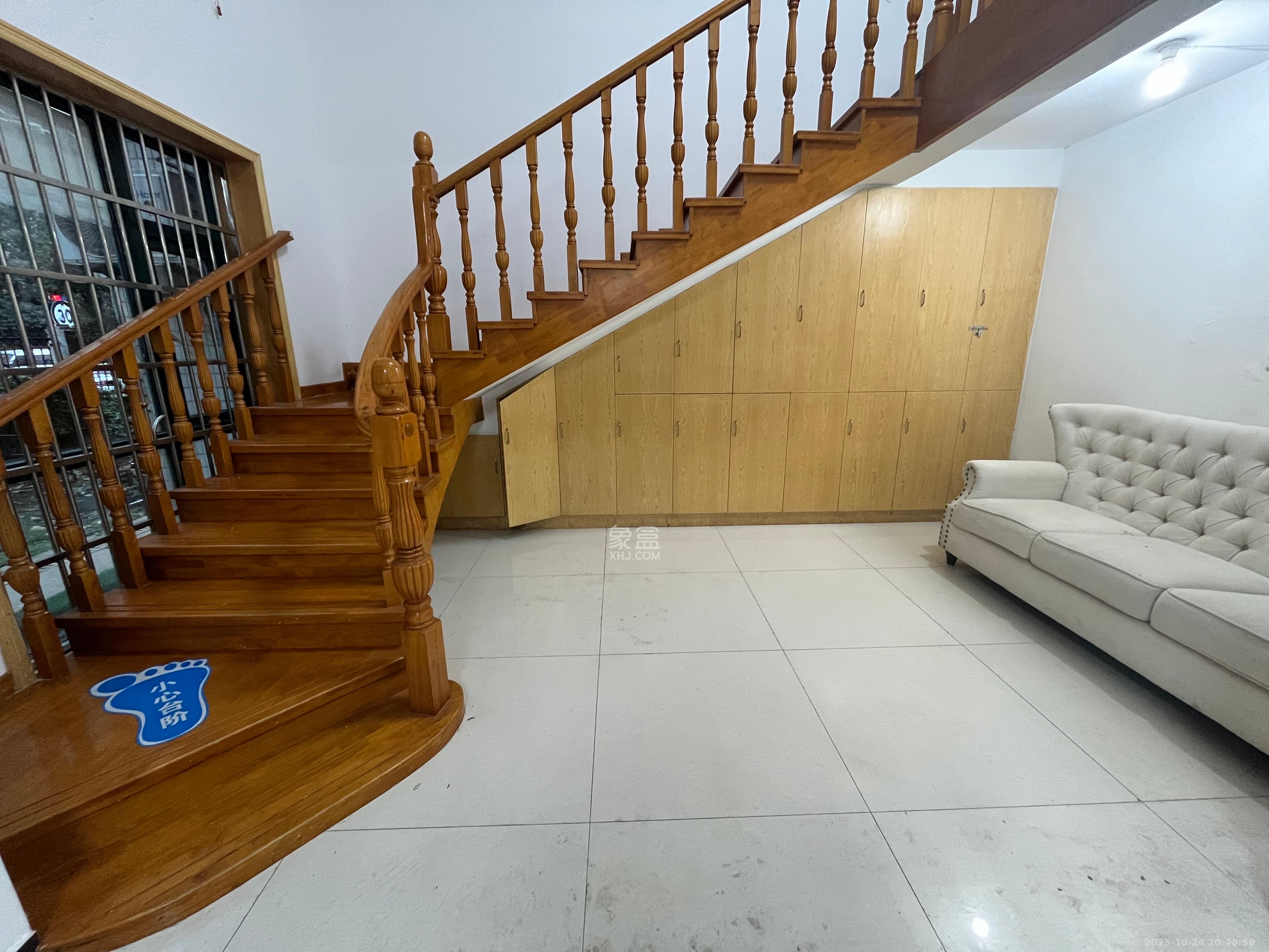 凯乐湘园  10室1厅1卫    5500.0元/月 凯乐湘园  10室1厅1卫    5500.0元/月室内图