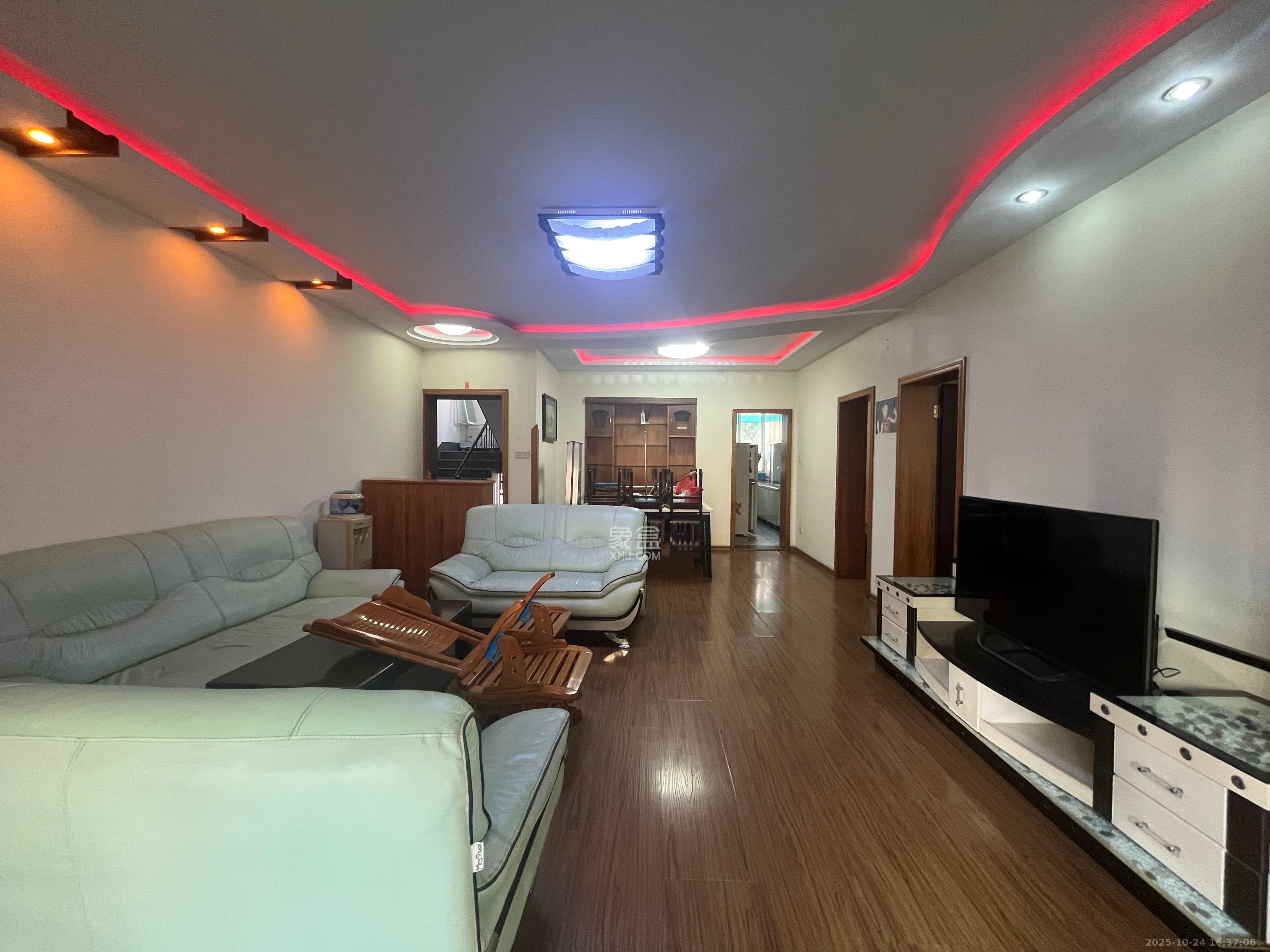 长沙船舶厂宿舍  3室2厅1卫    2400.0元/月