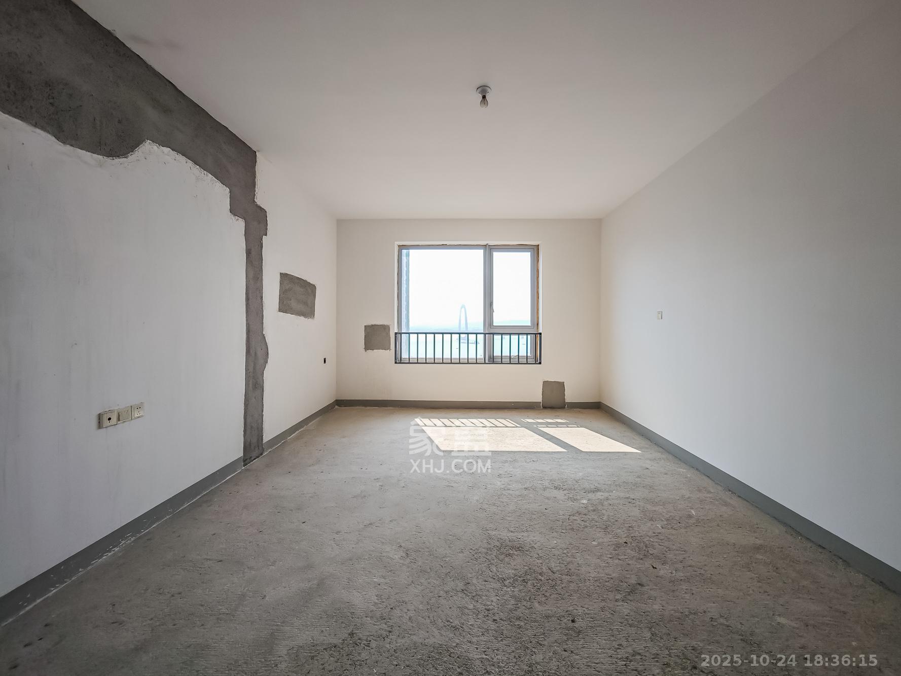 湘江壹号一二三期（创远湘江壹号）  3室2厅2卫    168.0万卧室