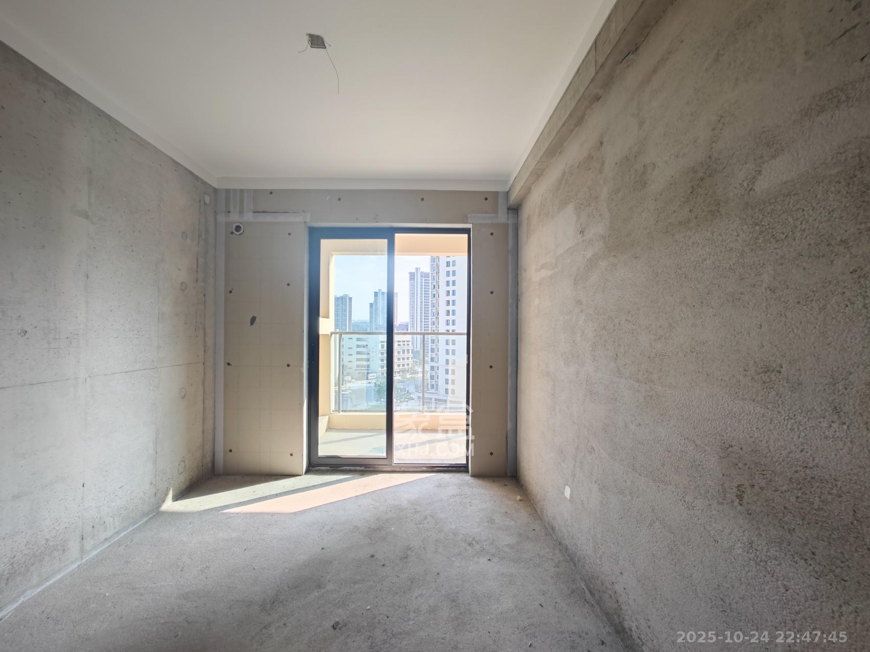 远洋红星天铂一期  3室2厅1卫    85.0万卧室