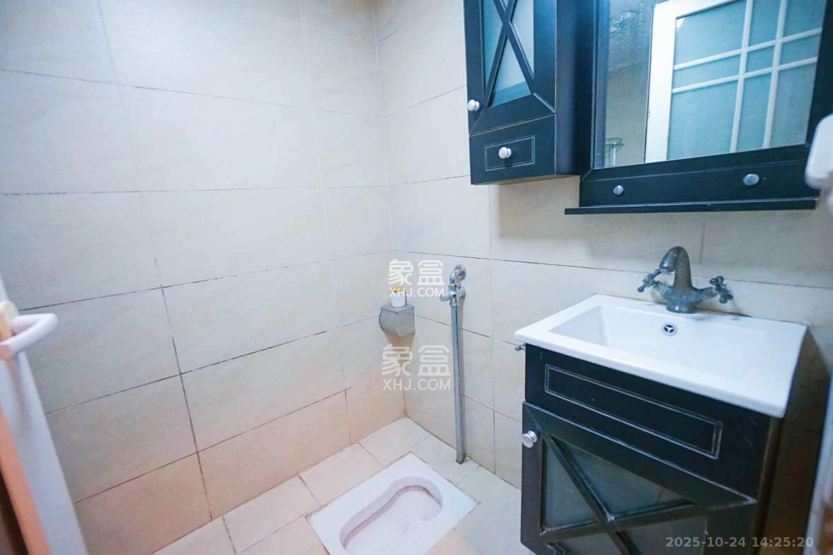 三万英尺  1室1厅1卫    2000.0元/月 三万英尺  1室1厅1卫    2000.0元/月室内图