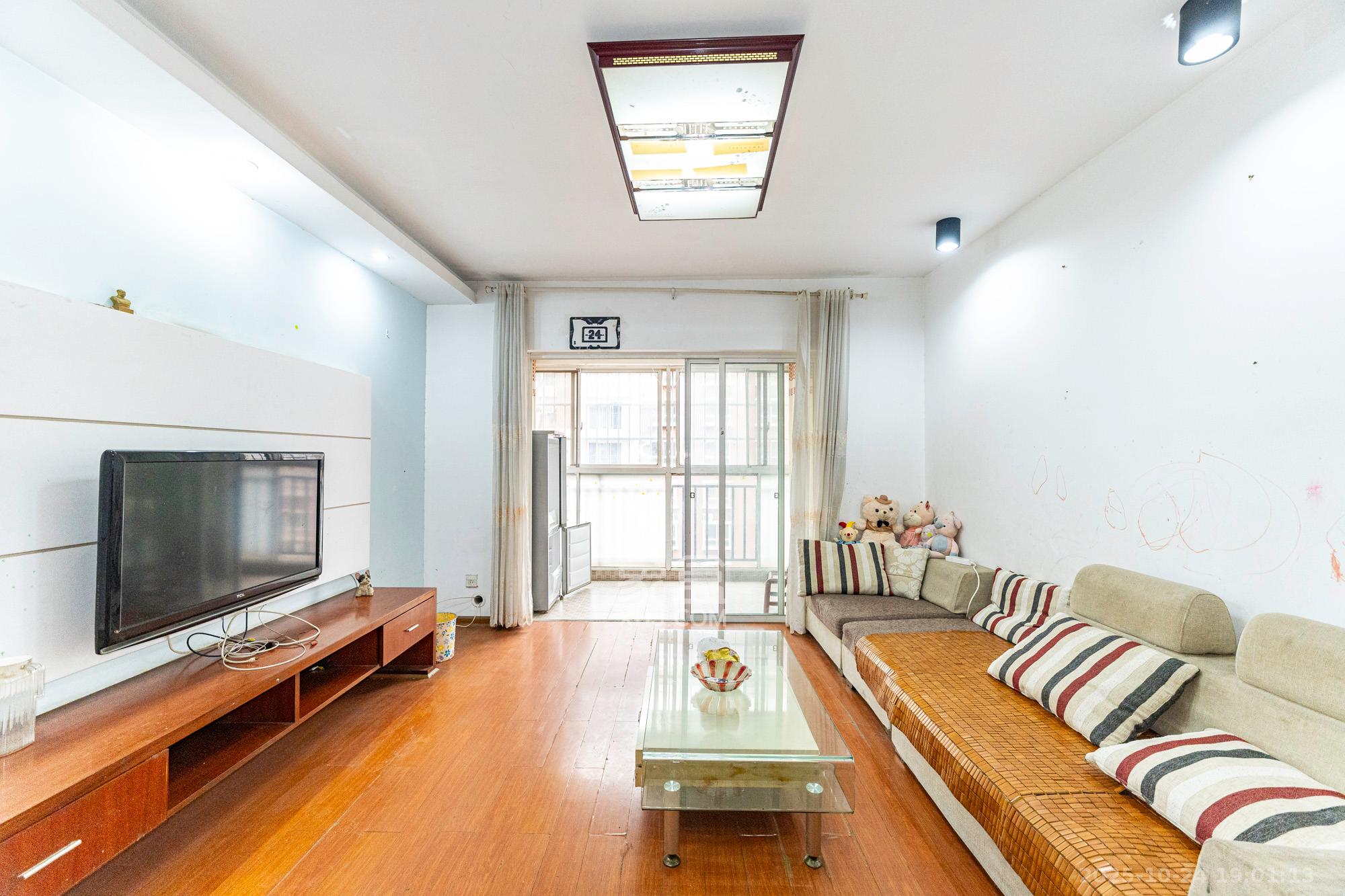 星城雅郡 3室2厅1卫 66.28万 星城雅郡 3室2厅1卫 66.28万客厅