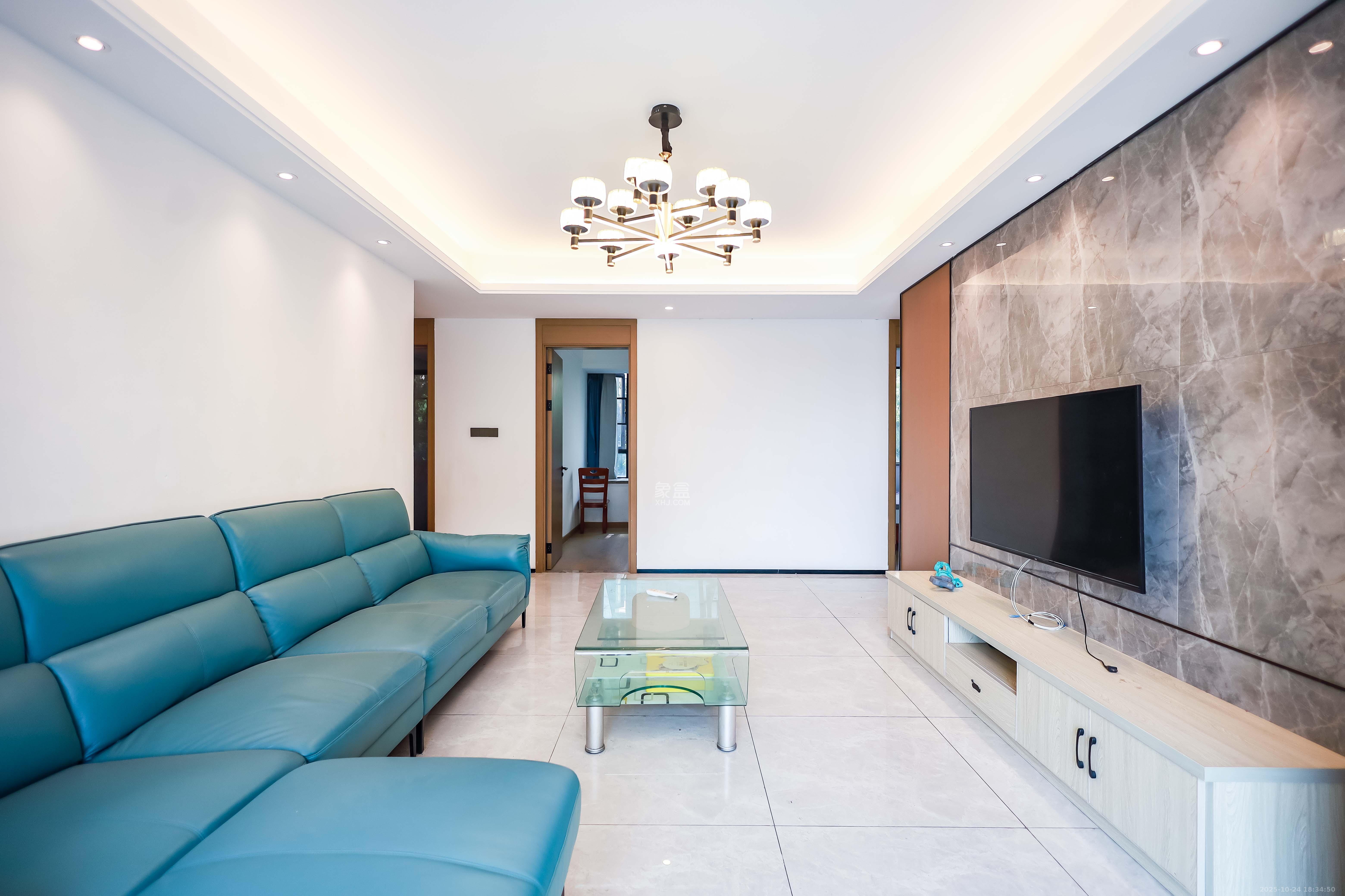 长房云西府一期  3室2厅2卫    102.0万客厅