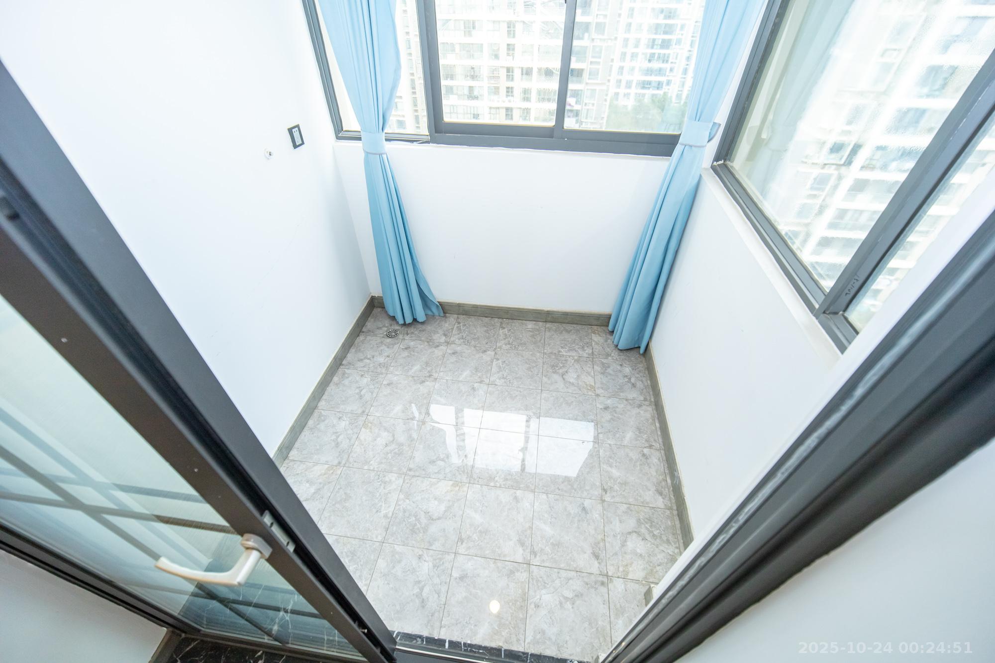 归心苑 4室2厅2卫 158.0万 归心苑 4室2厅2卫 158.0万阳台