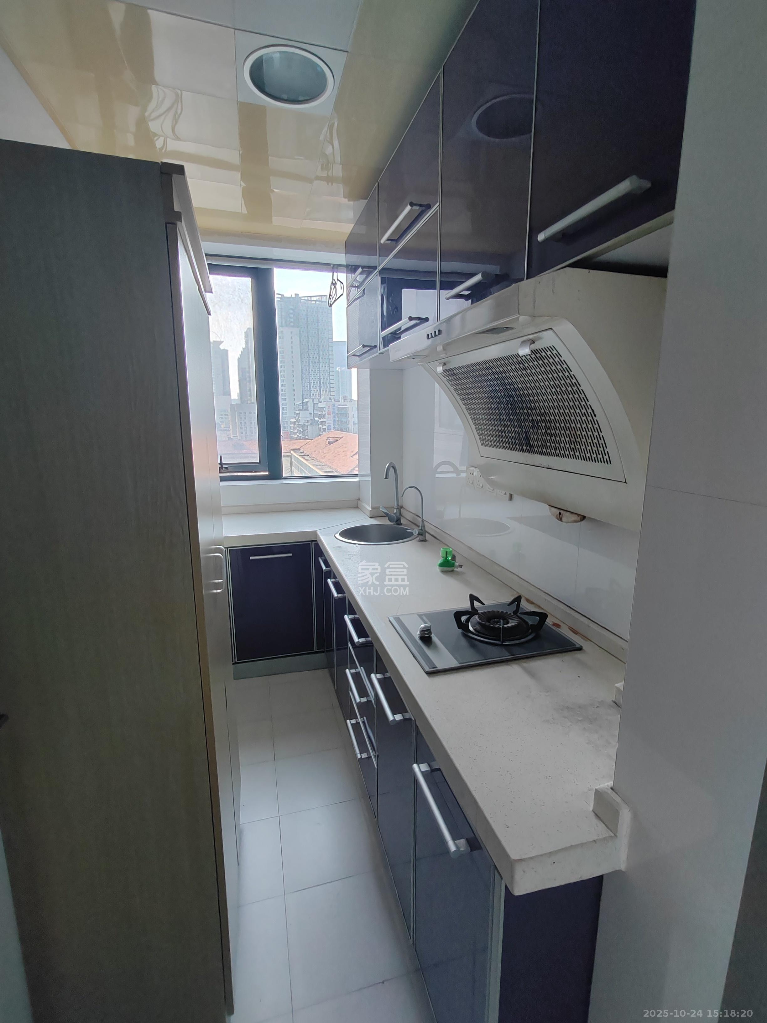 中天广场  1室1厅1卫    1800.0元/月室内图