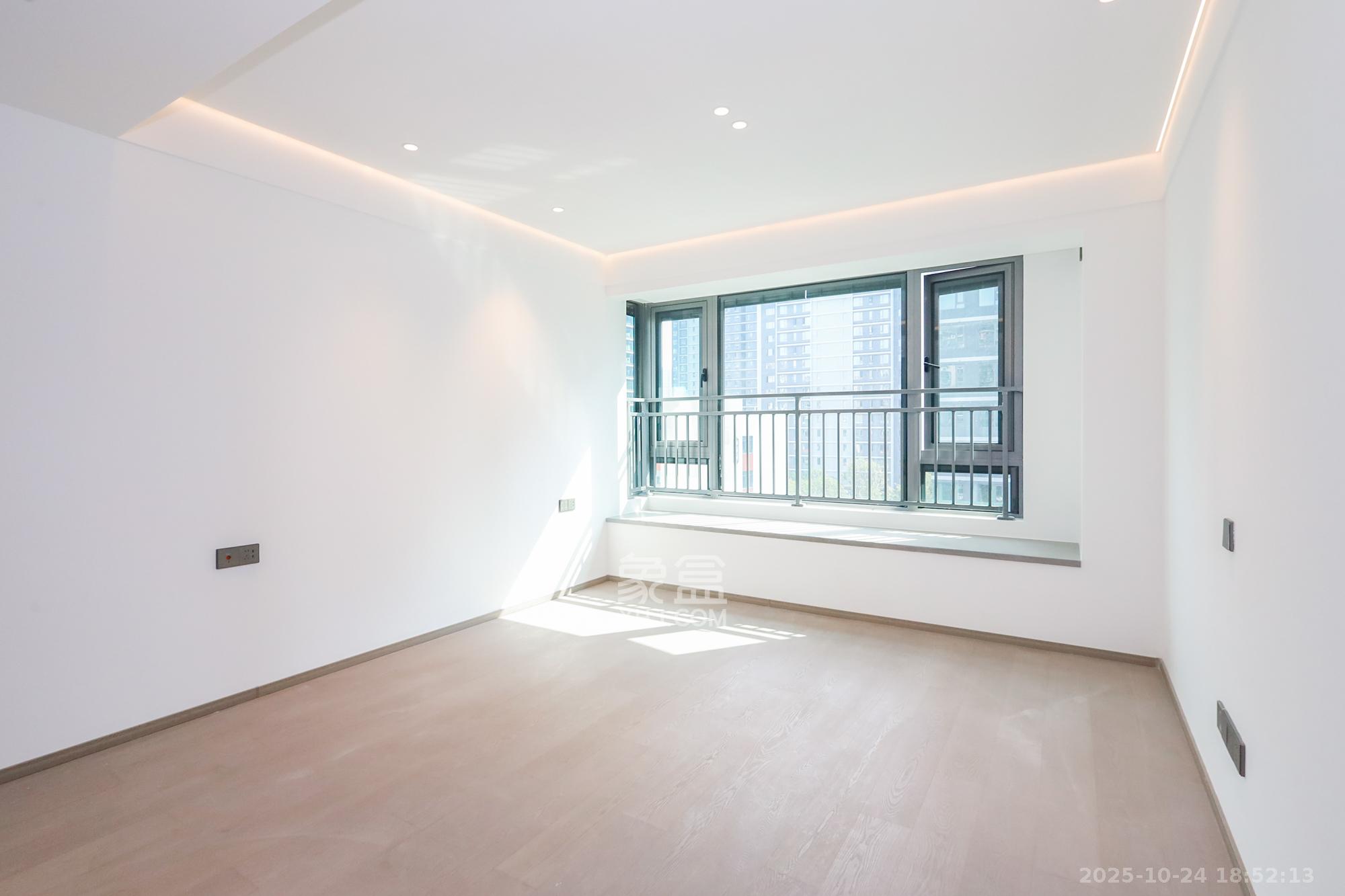 招商蛇口滨江境  3室2厅2卫    420.0万卧室