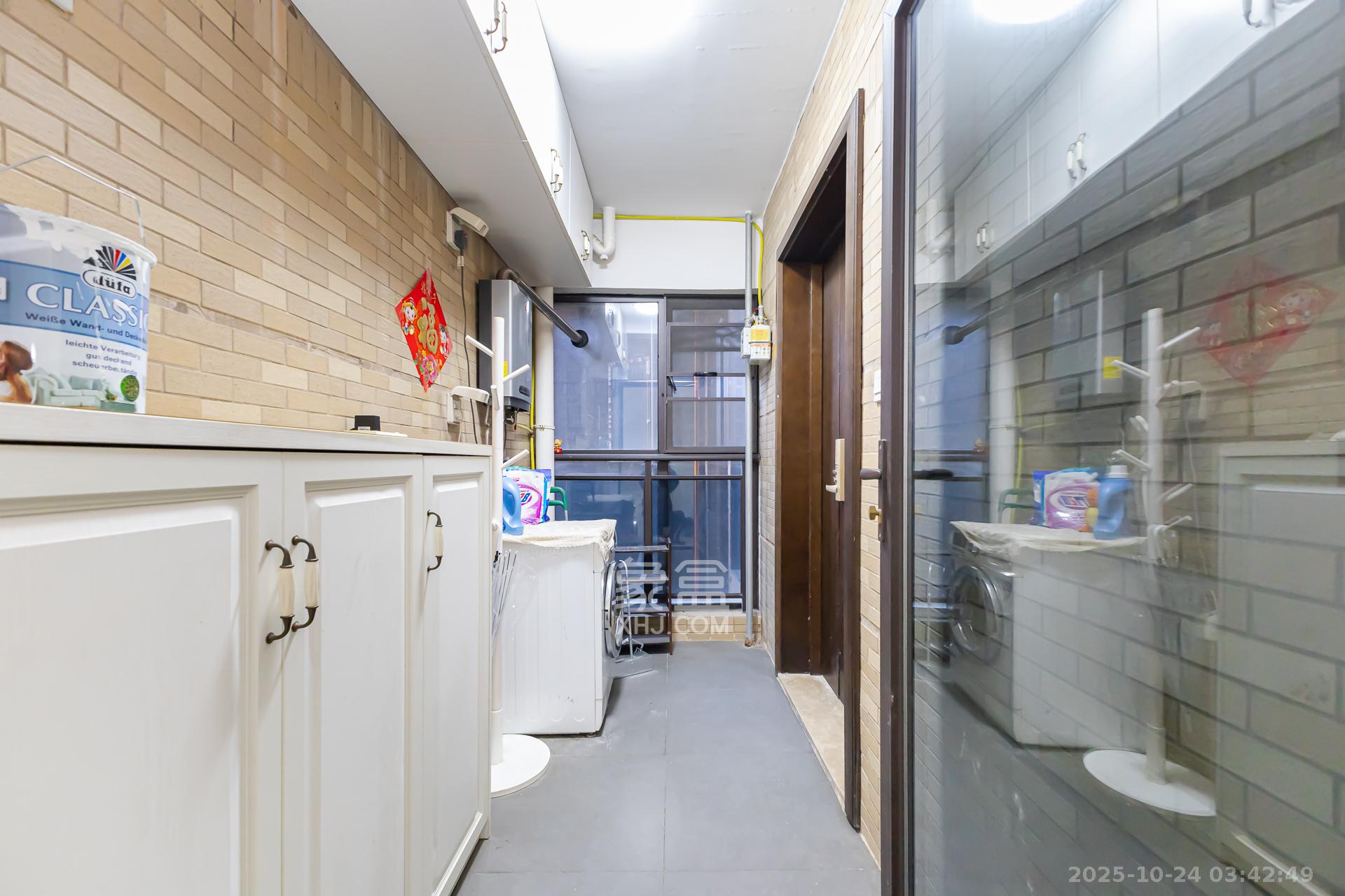 时代倾城一期  3室2厅2卫    82.0万阳台