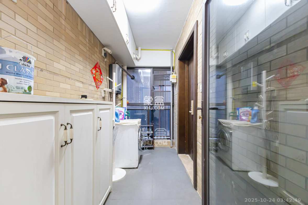 时代倾城一期 3室2厅2卫 82.0万 时代倾城一期 3室2厅2卫 82.0万阳台