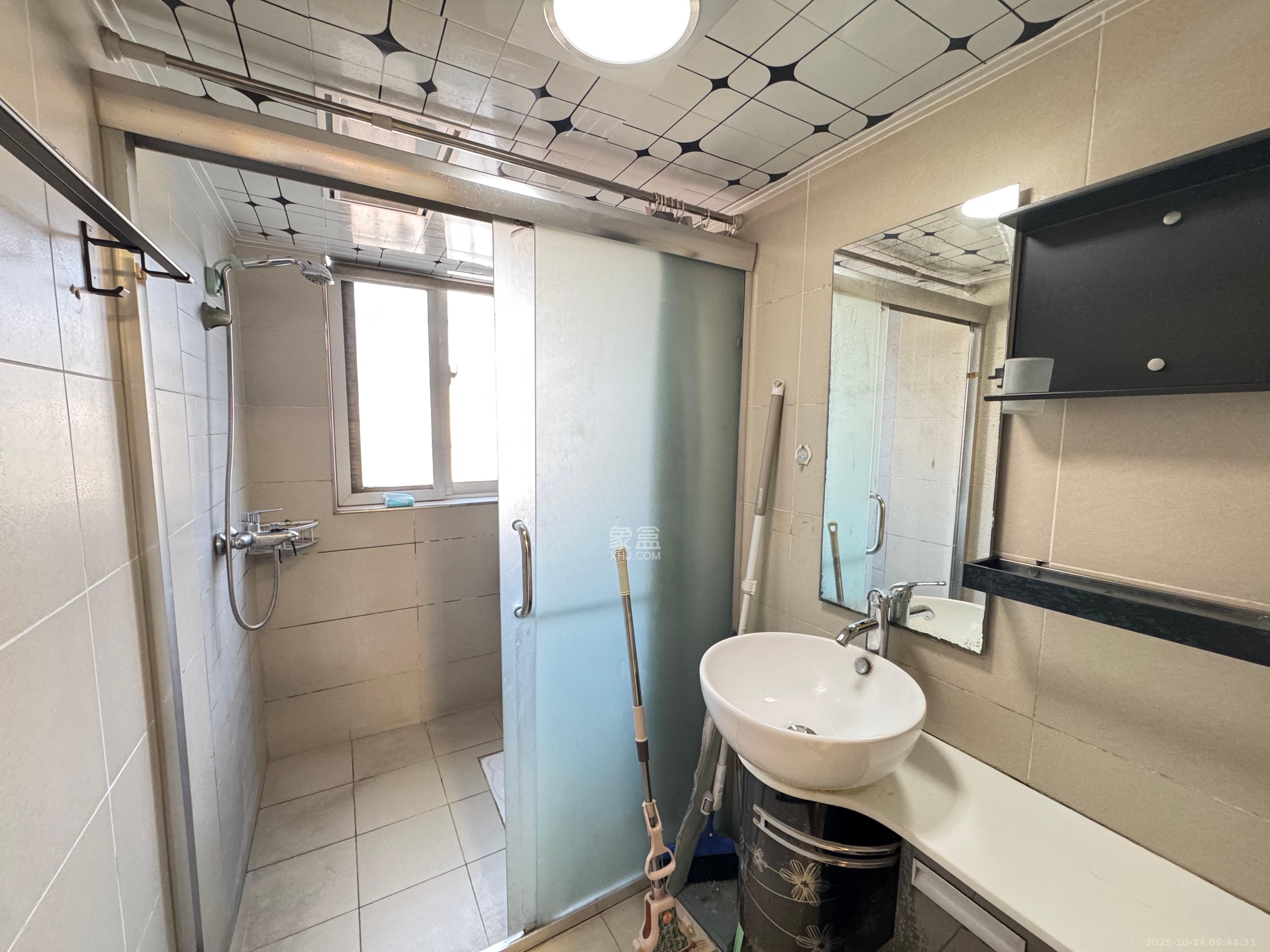 山水华景  3室2厅2卫    2800.0元/月 山水华景  3室2厅2卫    2800.0元/月室内图