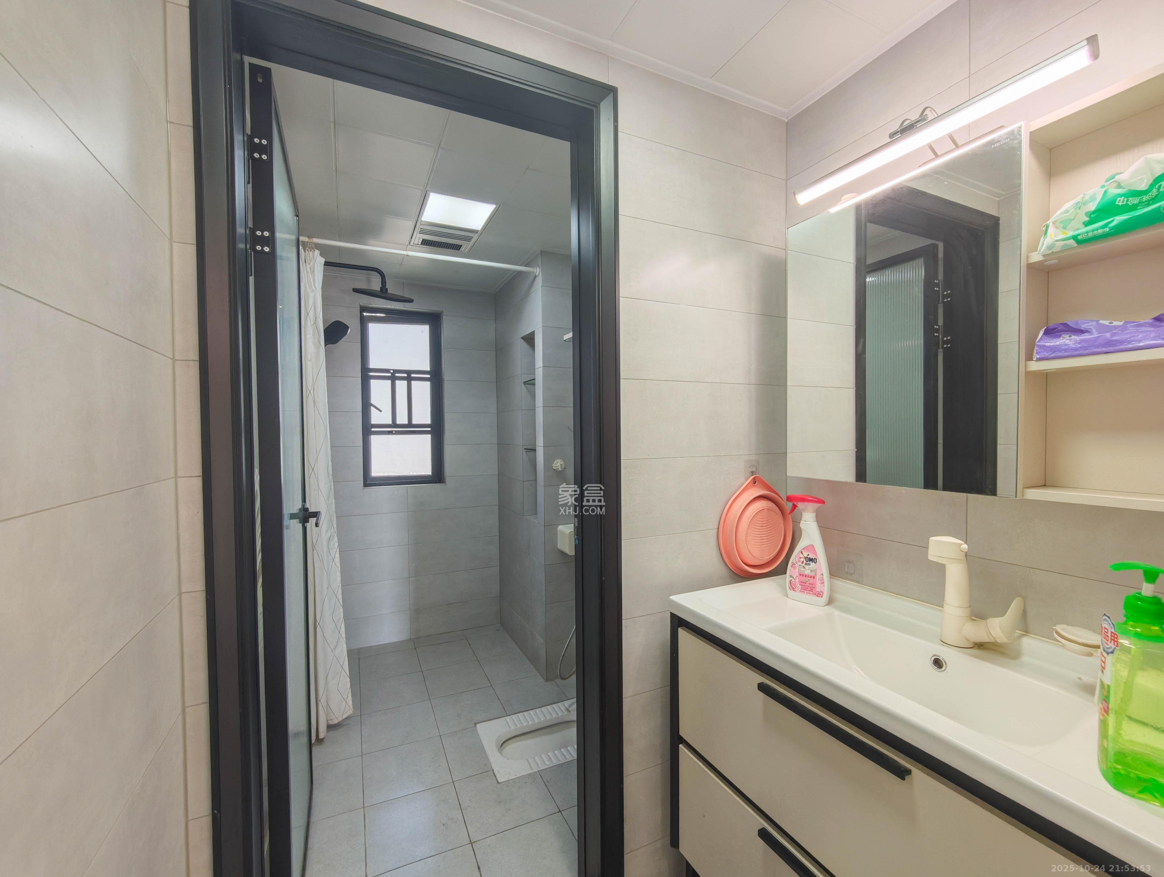 中建嘉和城  4室2厅2卫    135.0万 中建嘉和城  4室2厅2卫    135.0万卫生间