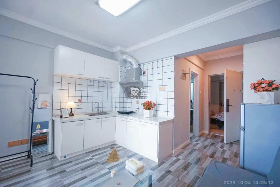 三万英尺  1室1厅1卫    2000.0元/月 三万英尺  1室1厅1卫    2000.0元/月室内图