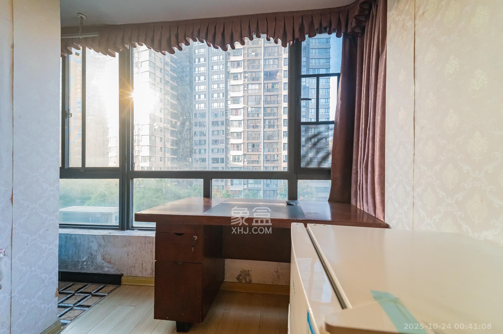 恒基凯旋门一二期  1室1厅1卫    20.0万阳台