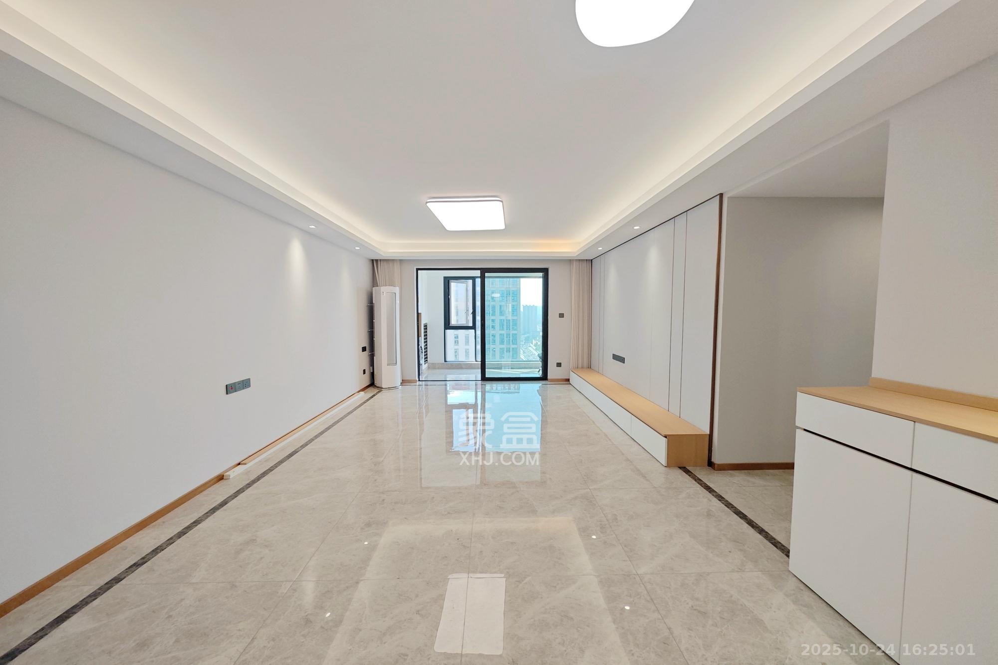 旭辉国悦府 4室2厅2卫 190.0万 旭辉国悦府 4室2厅2卫 190.0万客厅