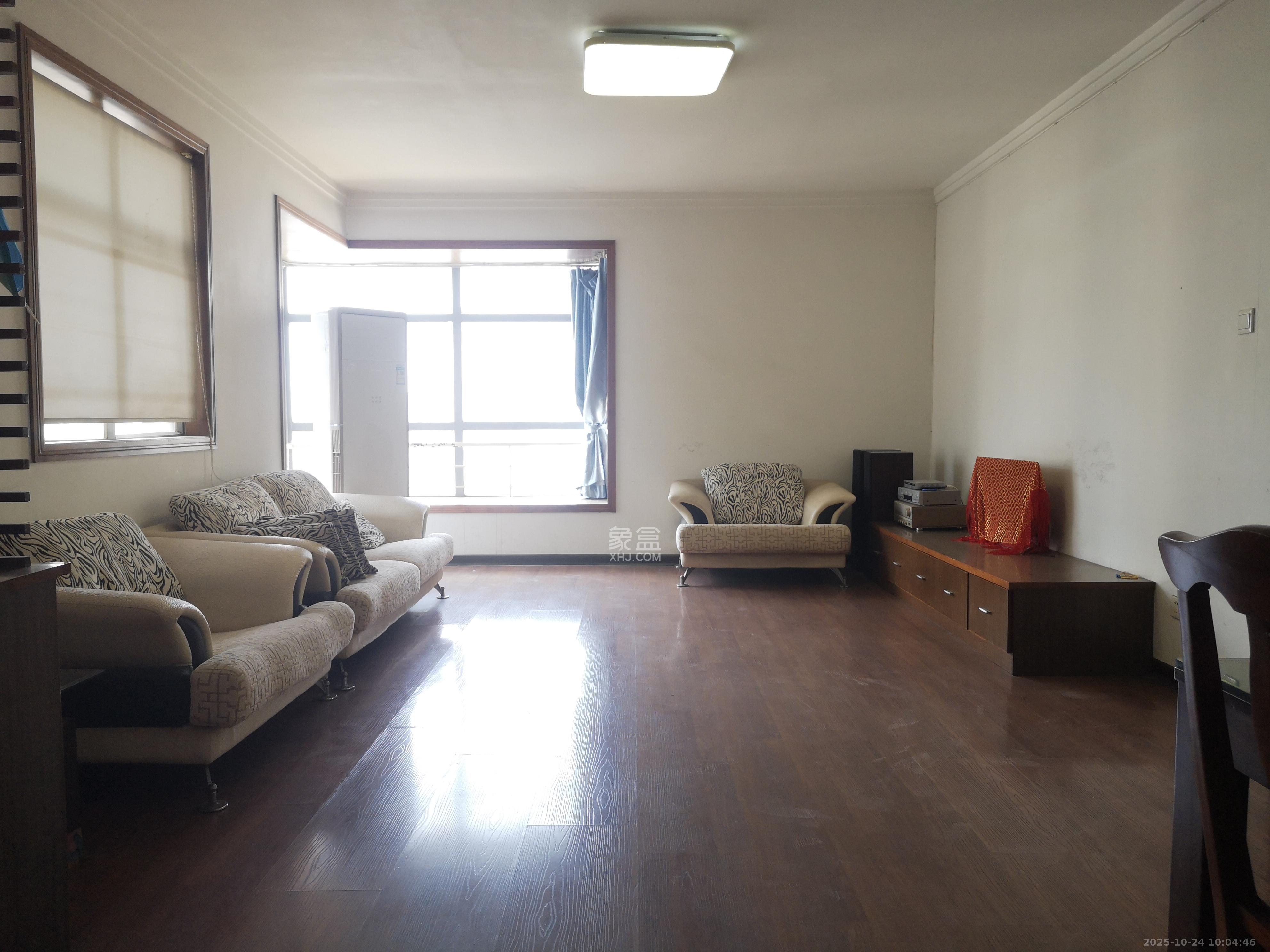 沁园春  3室2厅2卫    2700.0元/月 沁园春  3室2厅2卫    2700.0元/月户型图