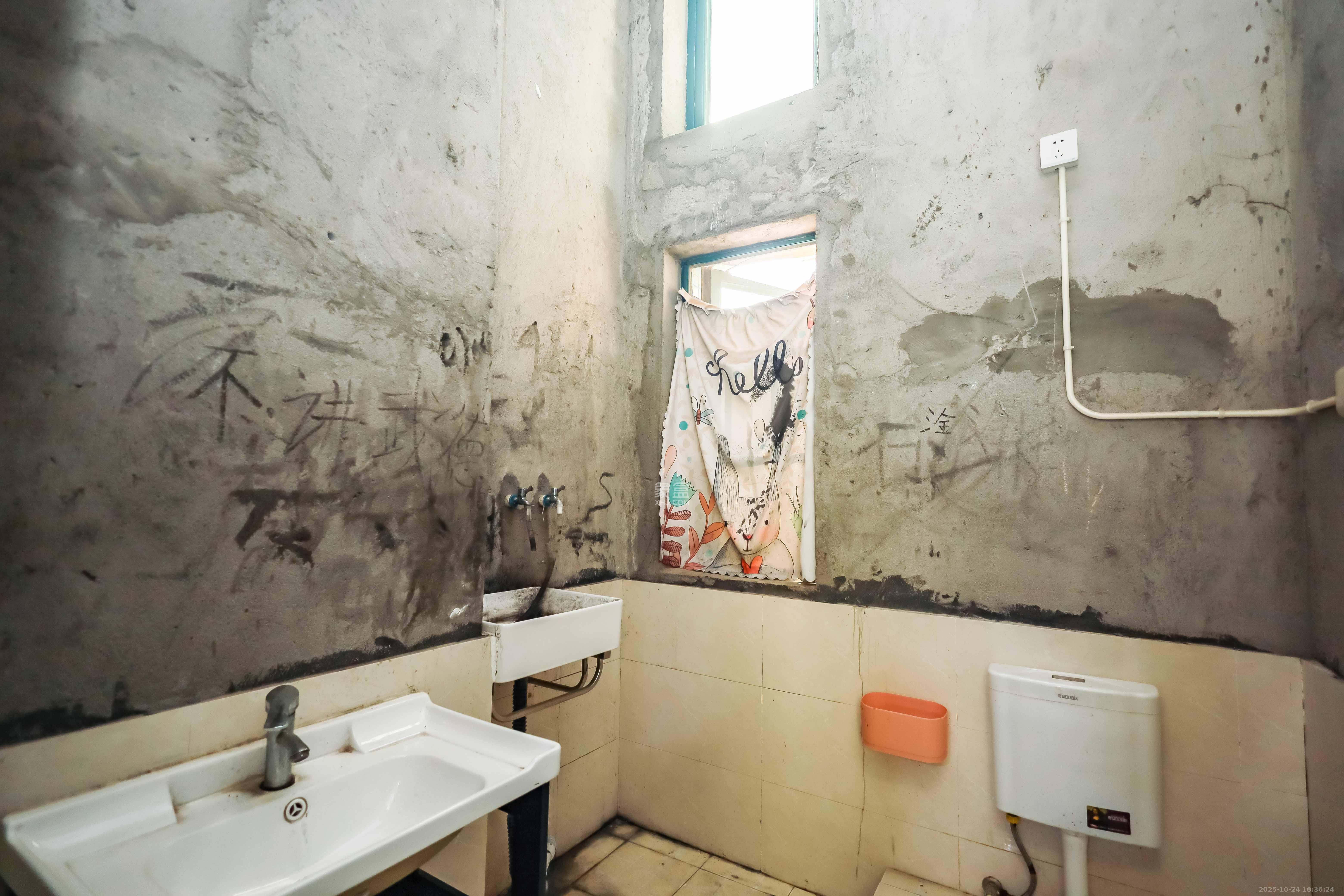 恒大华府 2室2厅1卫 140.0万 恒大华府 2室2厅1卫 140.0万卫生间