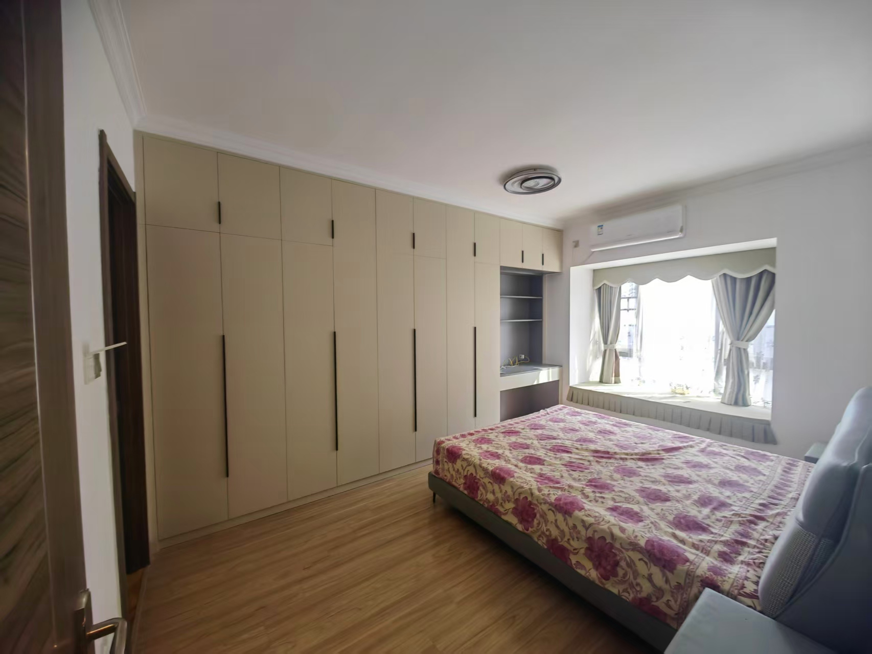 碧桂园梓山府 3室2厅2卫 2400.0元/月 碧桂园梓山府 3室2厅2卫 2400.0元/月室内图