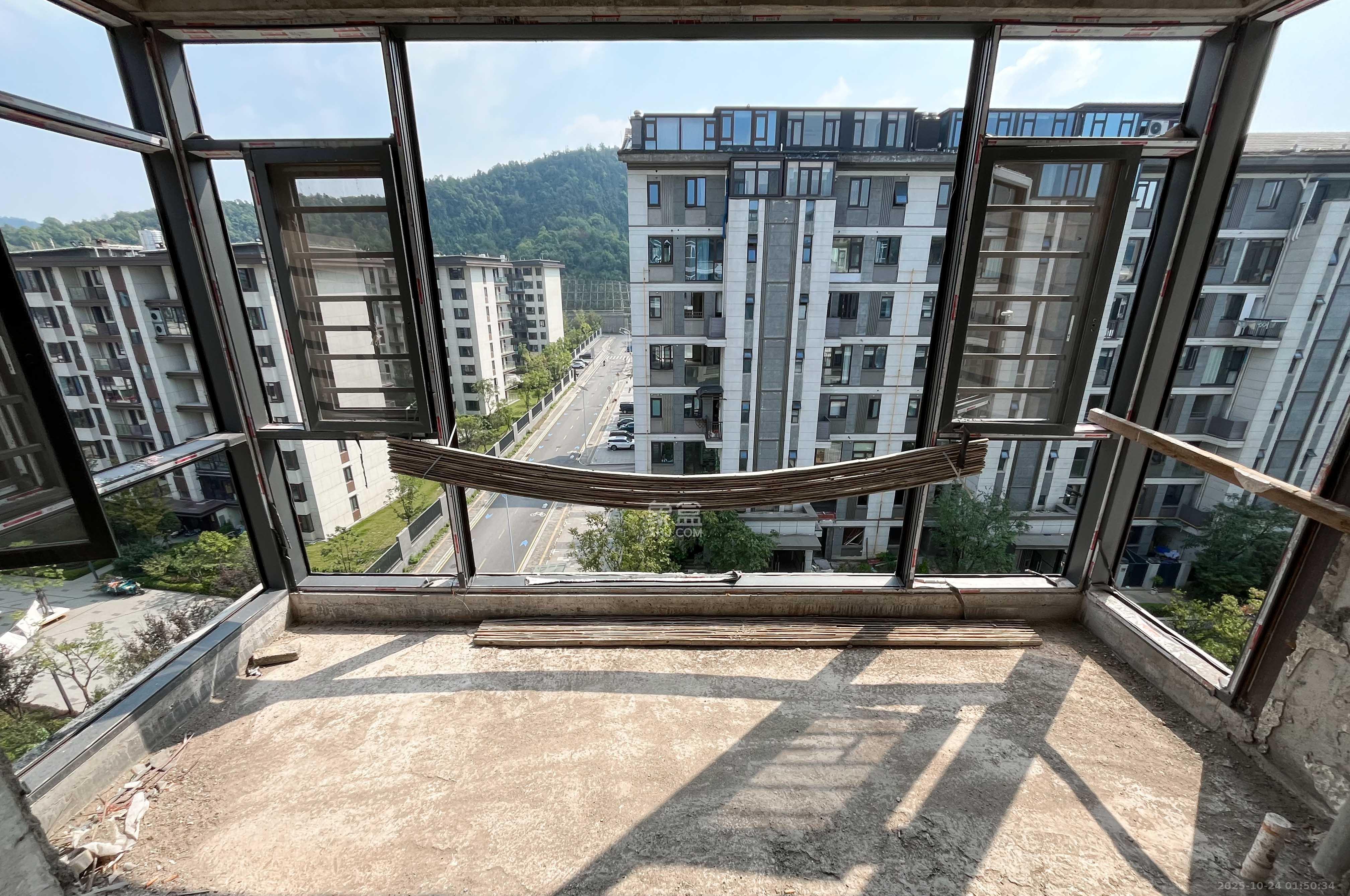 祥源森林之光  5室2厅3卫    288.0万其他