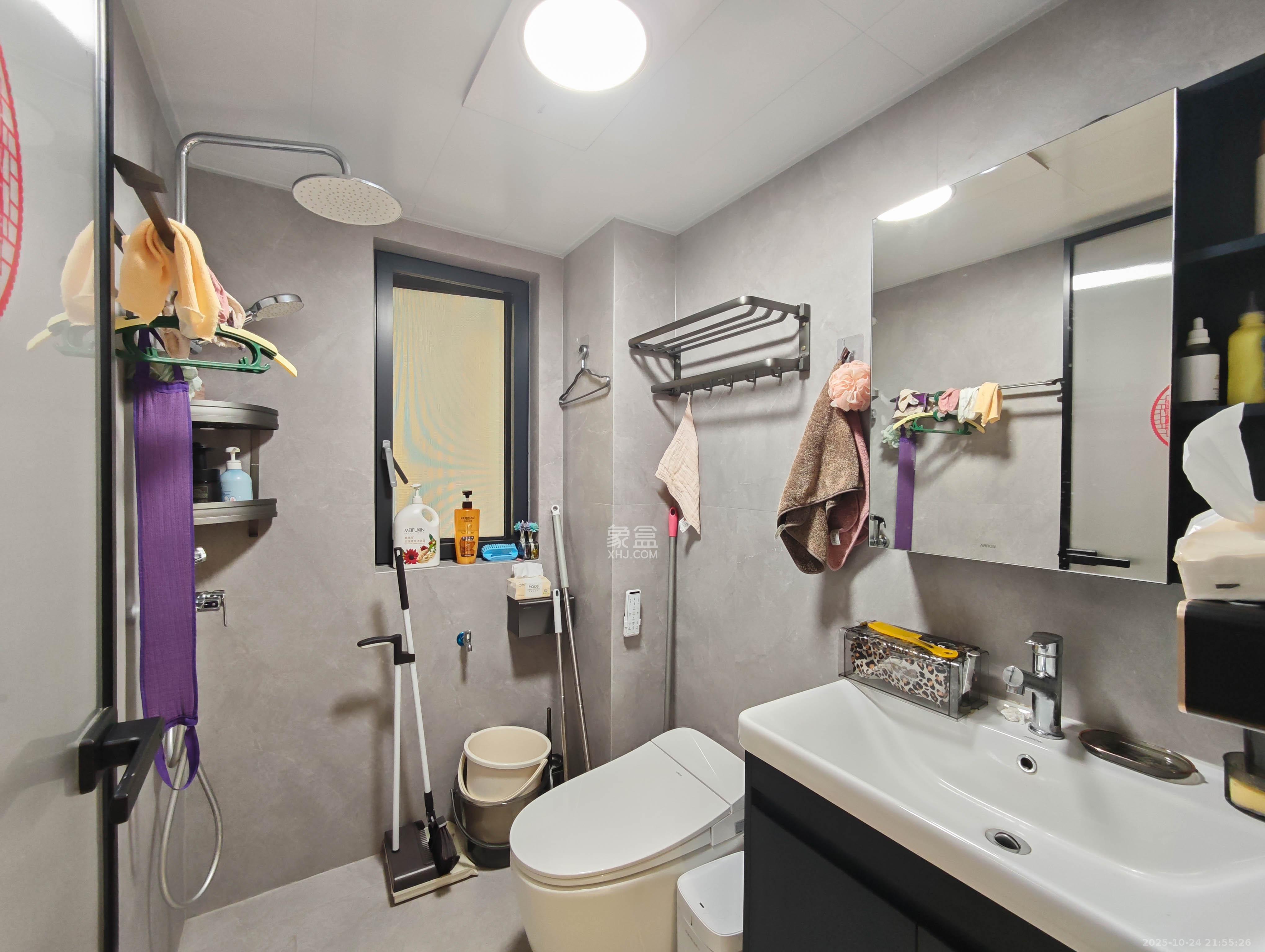 长房岭秀时代  3室2厅2卫    130.0万 长房岭秀时代  3室2厅2卫    130.0万卫生间