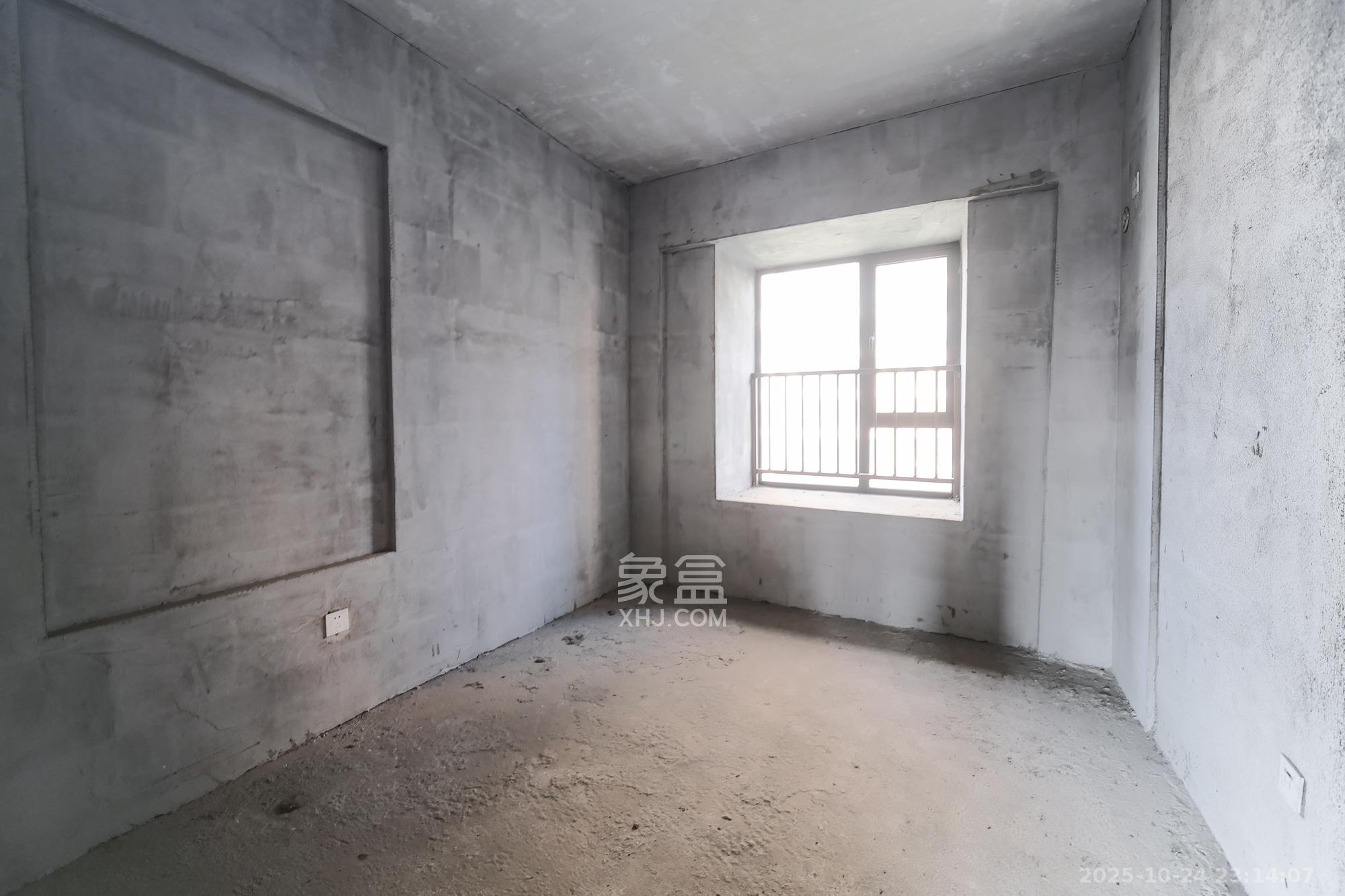 星雅美辰  4室2厅2卫    100.0万卧室